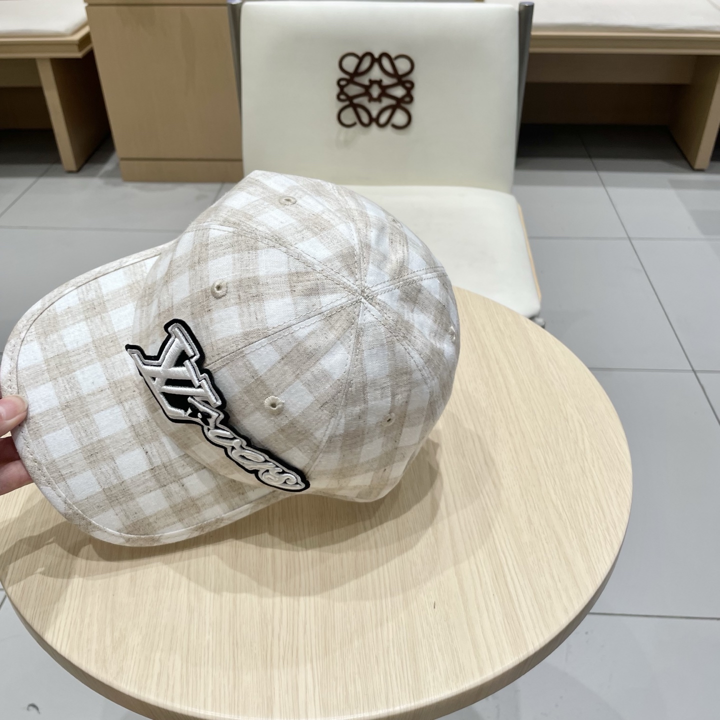  🧢路易威登棒球帽 LouisVuitton😍新款LV棒球帽，重工打造♥️高端大气，百搭款🤗男女通用！跑