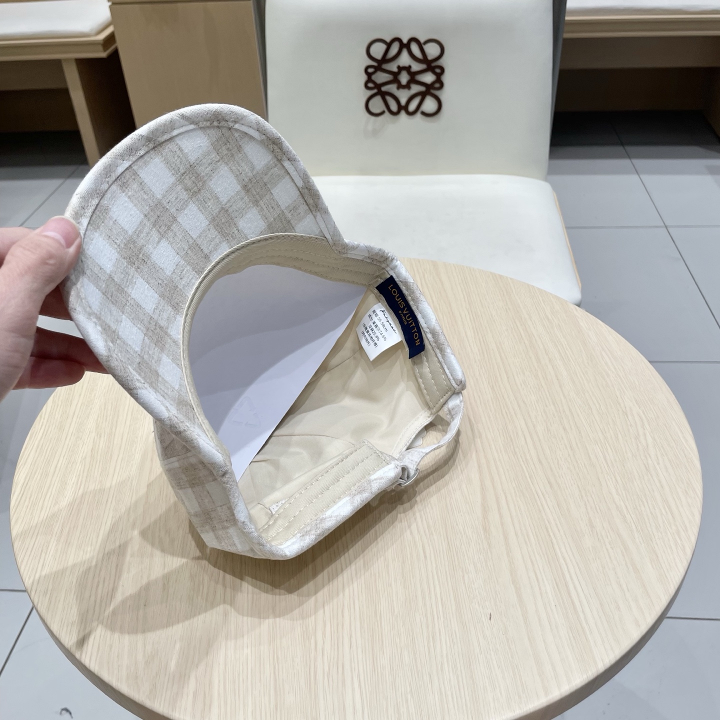  🧢路易威登棒球帽 LouisVuitton😍新款LV棒球帽，重工打造♥️高端大气，百搭款🤗男女通用！跑