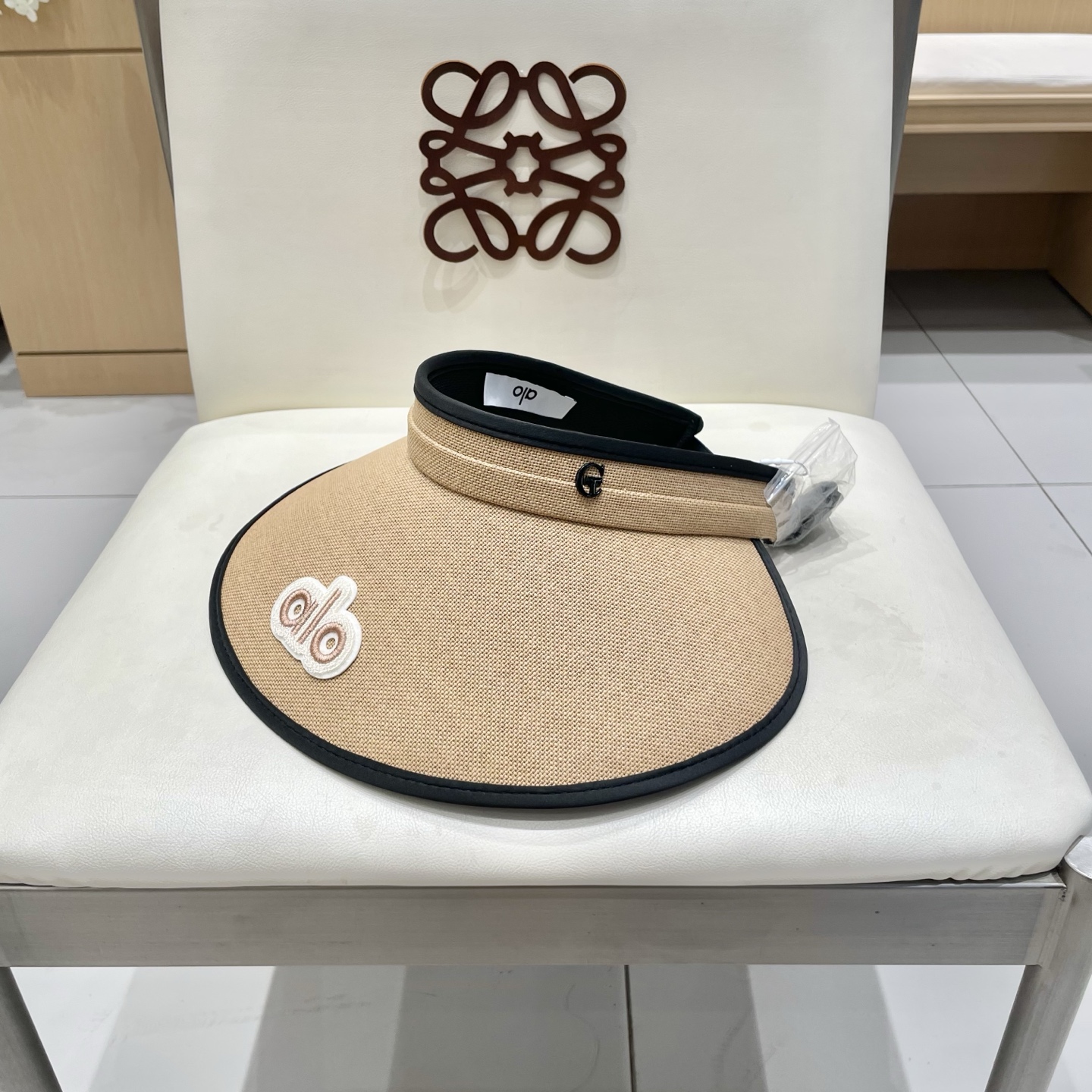  alo～新款可折叠空顶帽，小仙女🧚空顶帽
洋气十足，轻便卷边收纳，出门妥妥哒！
夏日必备单品！