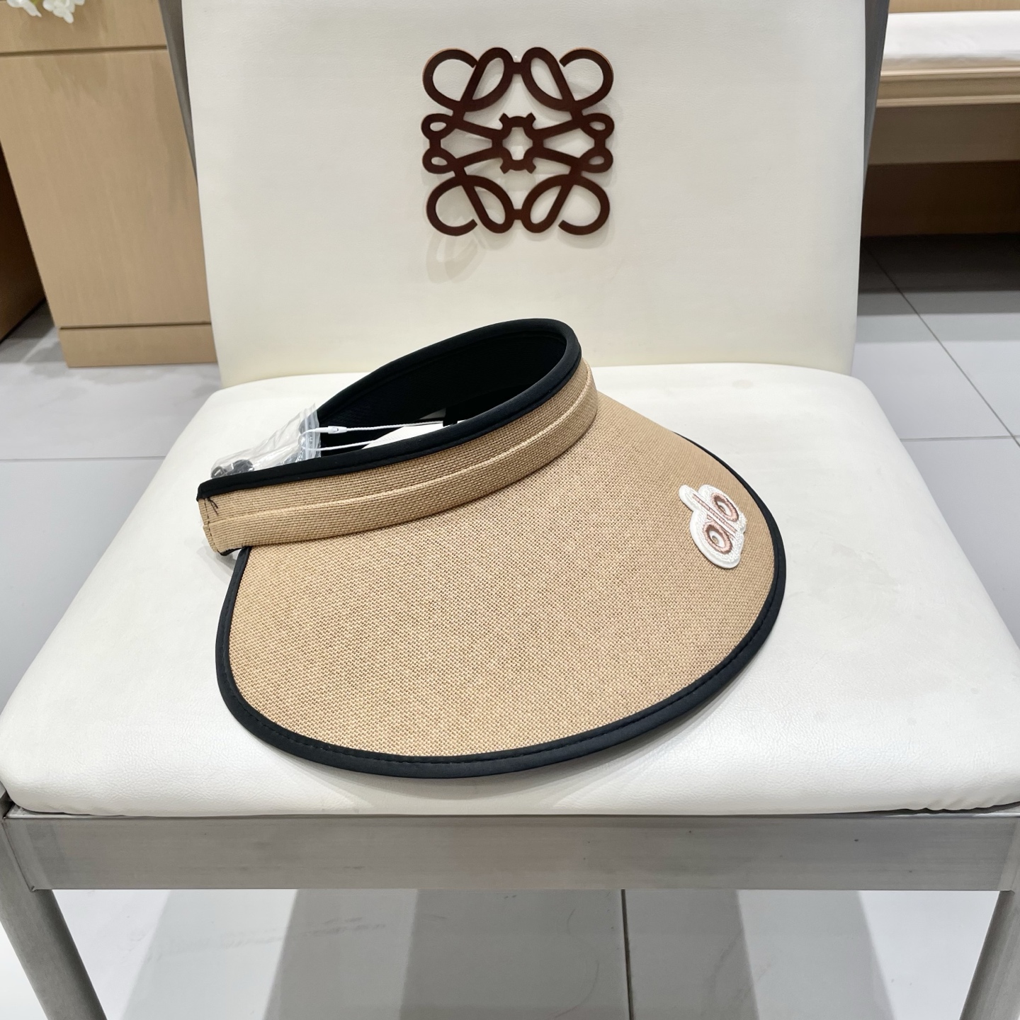  alo～新款可折叠空顶帽，小仙女🧚空顶帽
洋气十足，轻便卷边收纳，出门妥妥哒！
夏日必备单品！