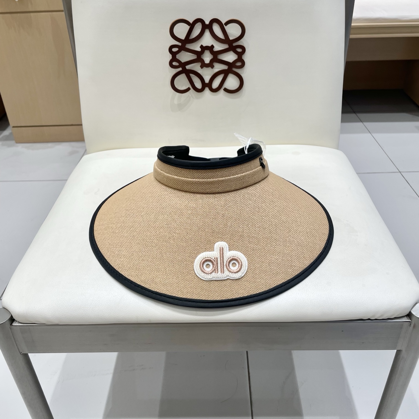  alo～新款可折叠空顶帽，小仙女🧚空顶帽
洋气十足，轻便卷边收纳，出门妥妥哒！
夏日必备单品！