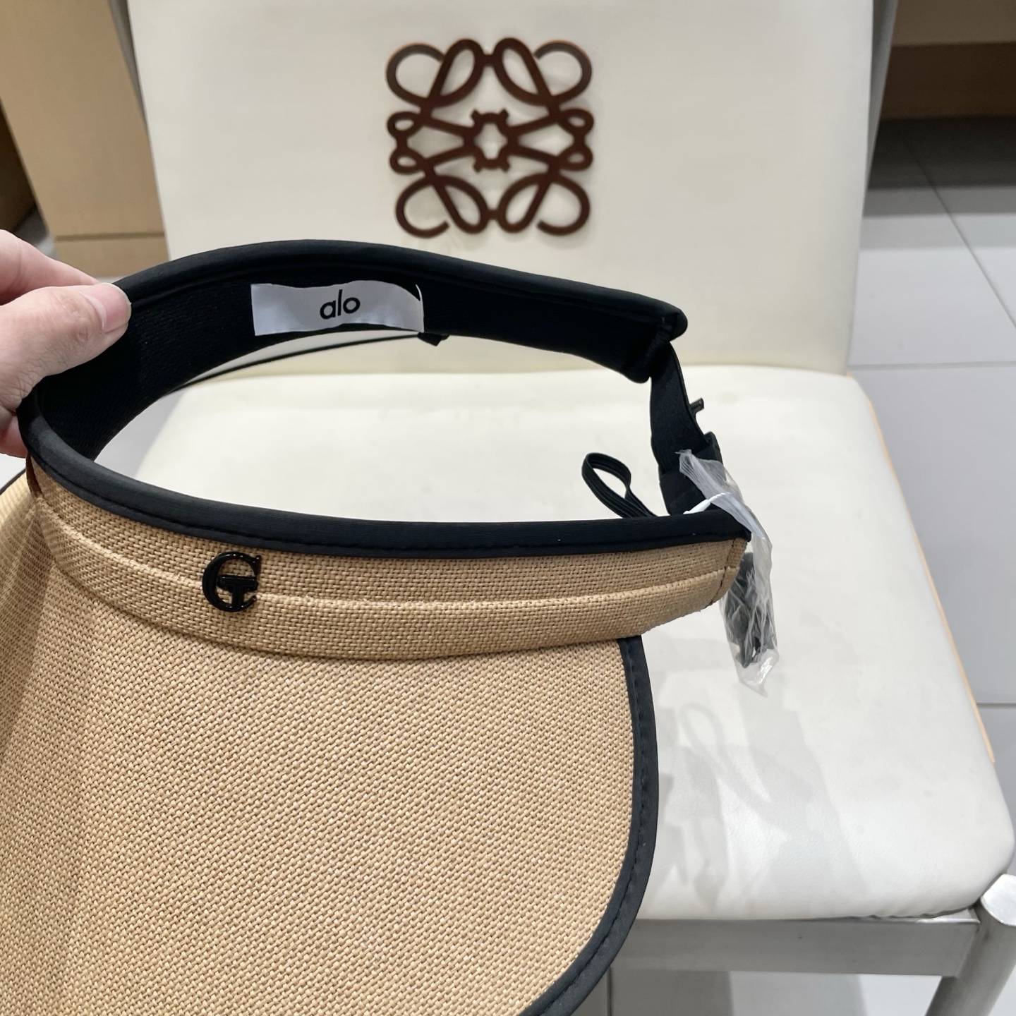  alo～新款可折叠空顶帽，小仙女🧚空顶帽
洋气十足，轻便卷边收纳，出门妥妥哒！
夏日必备单品！