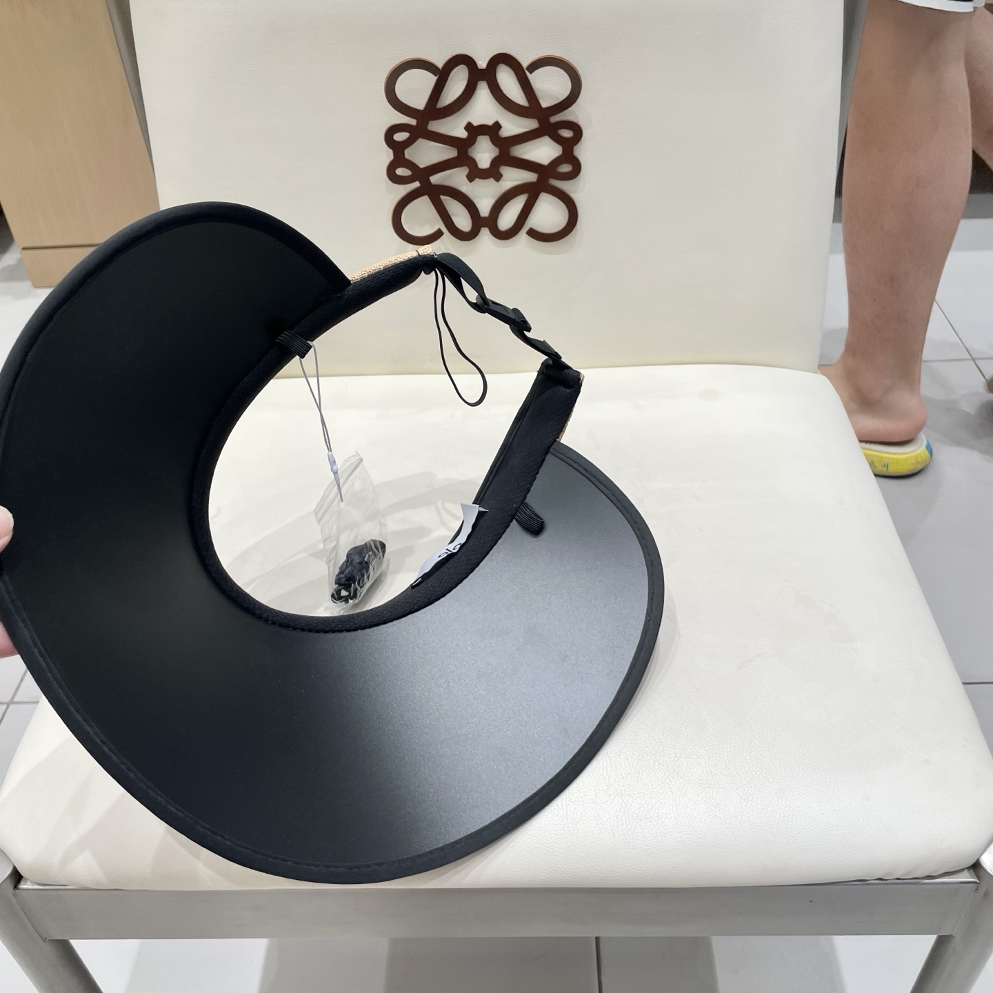  alo～新款可折叠空顶帽，小仙女🧚空顶帽
洋气十足，轻便卷边收纳，出门妥妥哒！
夏日必备单品！