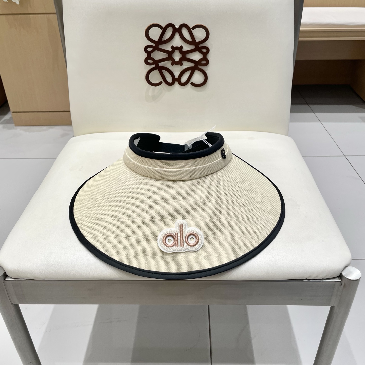  alo～新款可折叠空顶帽，小仙女🧚空顶帽
洋气十足，轻便卷边收纳，出门妥妥哒！
夏日必备单品！