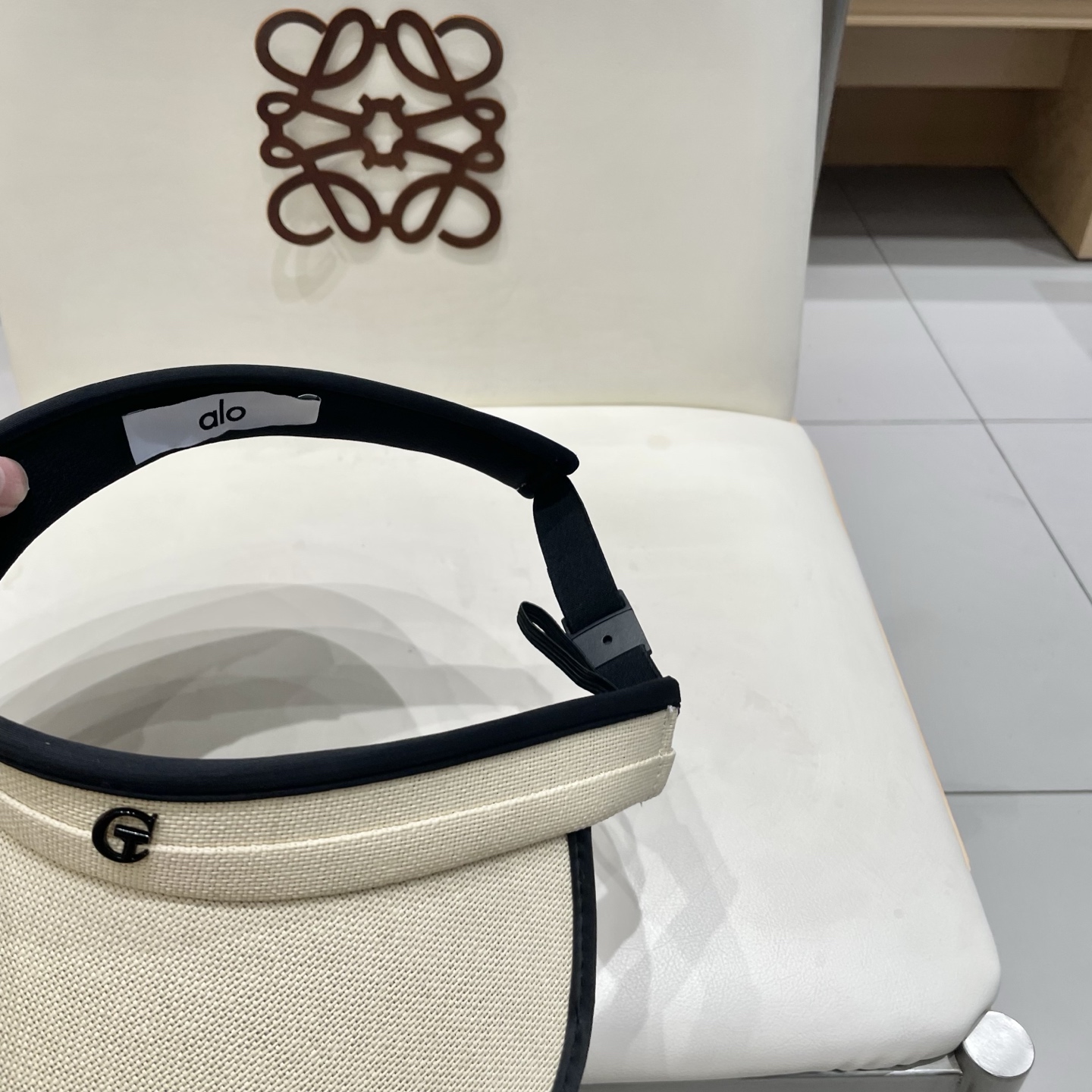  alo～新款可折叠空顶帽，小仙女🧚空顶帽
洋气十足，轻便卷边收纳，出门妥妥哒！
夏日必备单品！