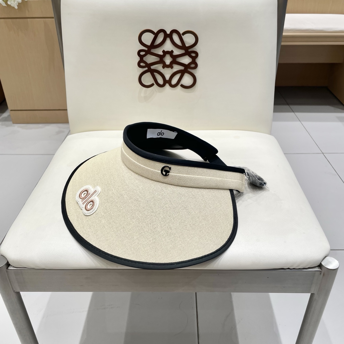  alo～新款可折叠空顶帽，小仙女🧚空顶帽
洋气十足，轻便卷边收纳，出门妥妥哒！
夏日必备单品！