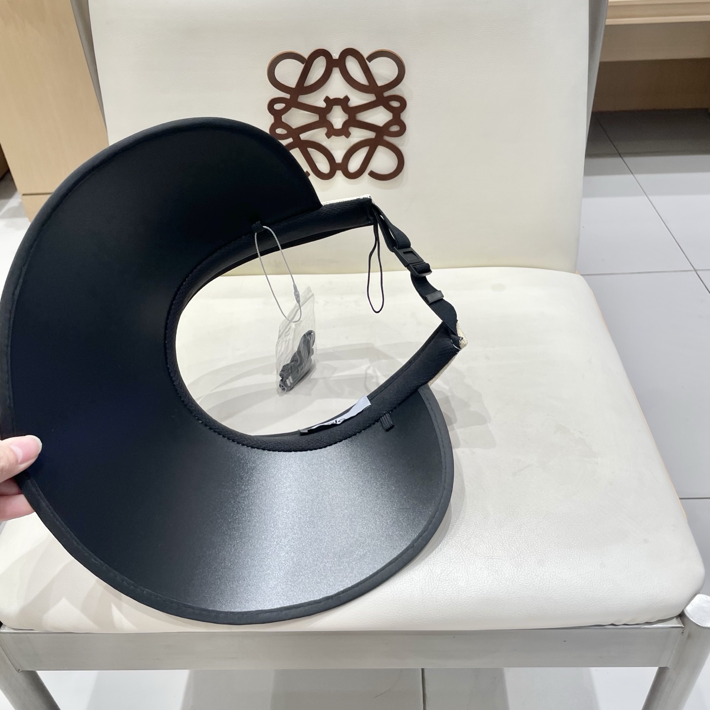  alo～新款可折叠空顶帽，小仙女🧚空顶帽
洋气十足，轻便卷边收纳，出门妥妥哒！
夏日必备单品！