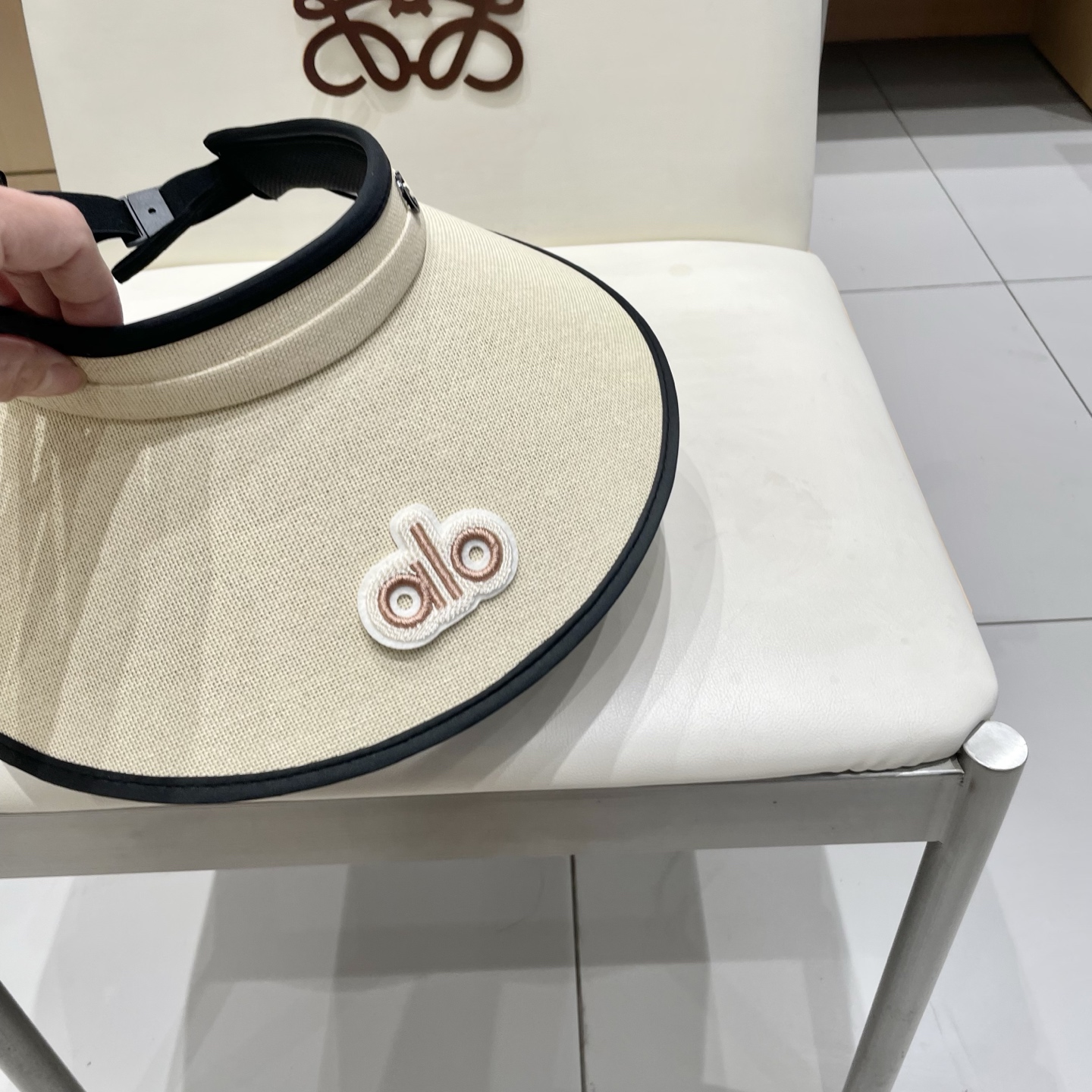  alo～新款可折叠空顶帽，小仙女🧚空顶帽
洋气十足，轻便卷边收纳，出门妥妥哒！
夏日必备单品！