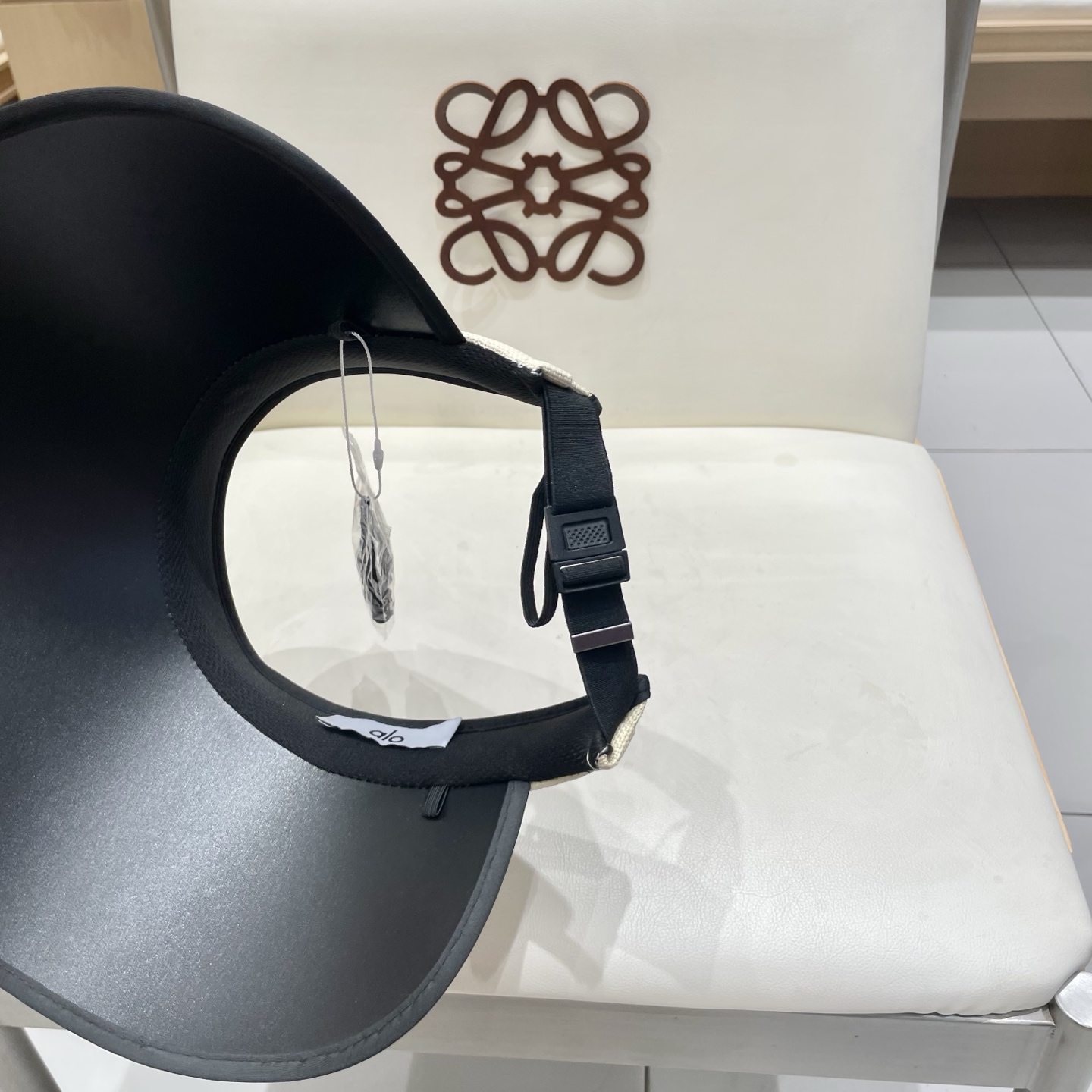  alo～新款可折叠空顶帽，小仙女🧚空顶帽
洋气十足，轻便卷边收纳，出门妥妥哒！
夏日必备单品！