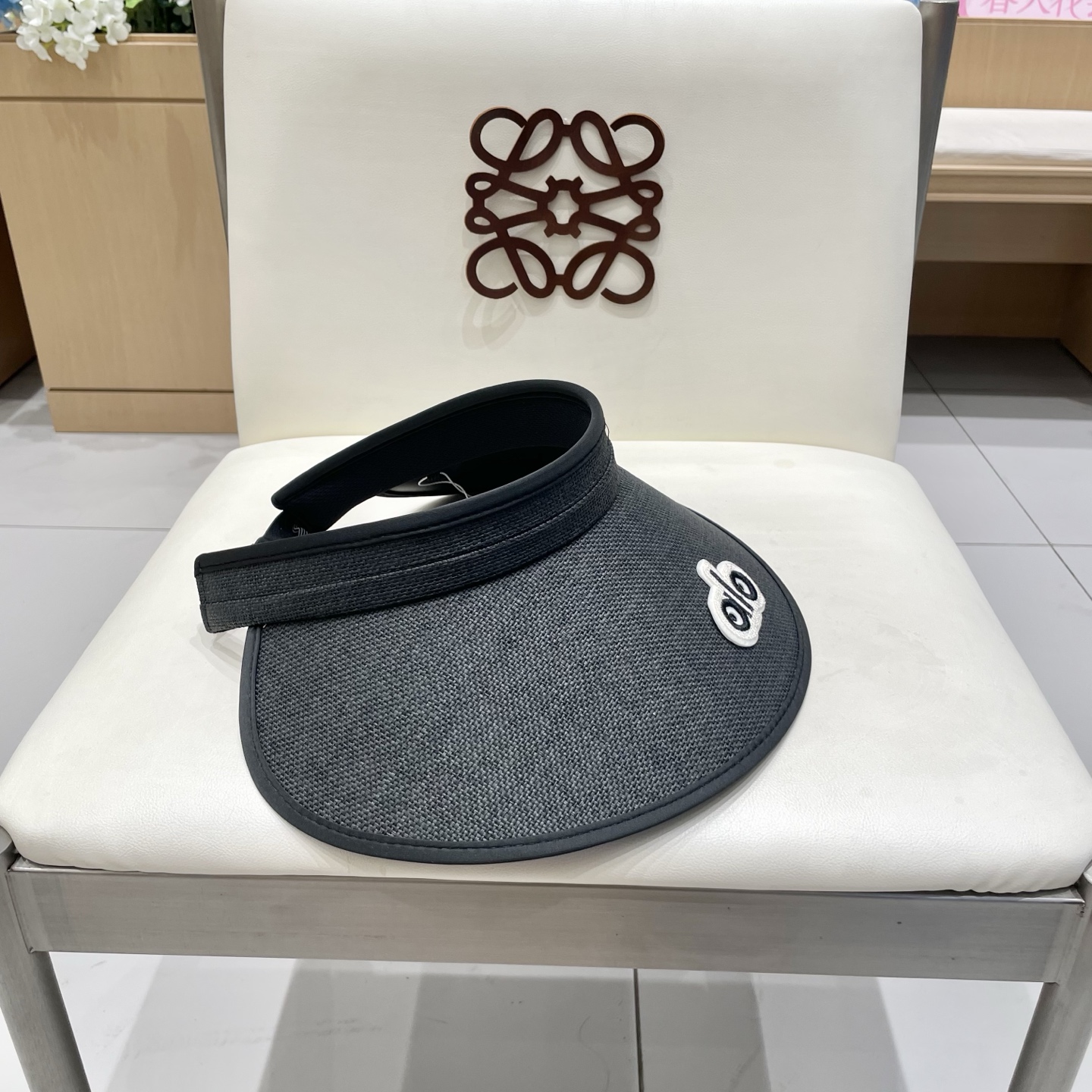  alo～新款可折叠空顶帽，小仙女🧚空顶帽
洋气十足，轻便卷边收纳，出门妥妥哒！
夏日必备单品！