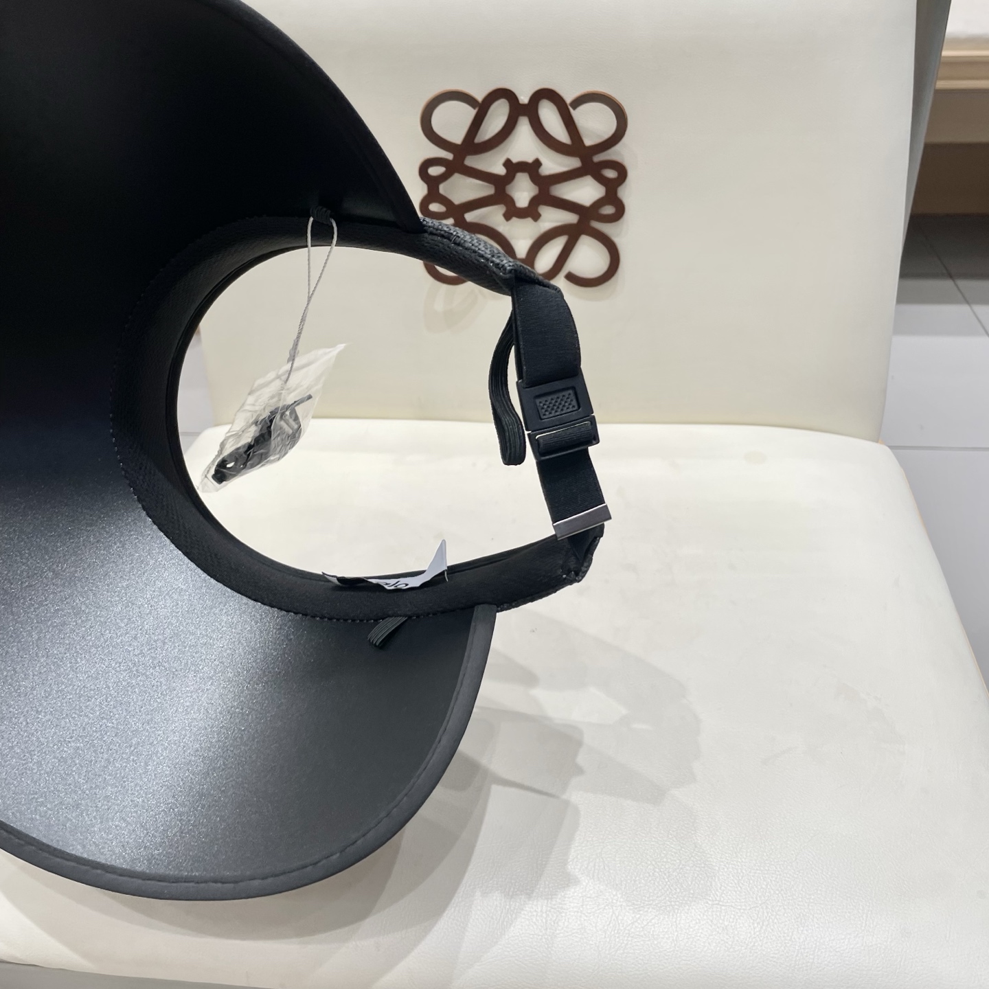  alo～新款可折叠空顶帽，小仙女🧚空顶帽
洋气十足，轻便卷边收纳，出门妥妥哒！
夏日必备单品！