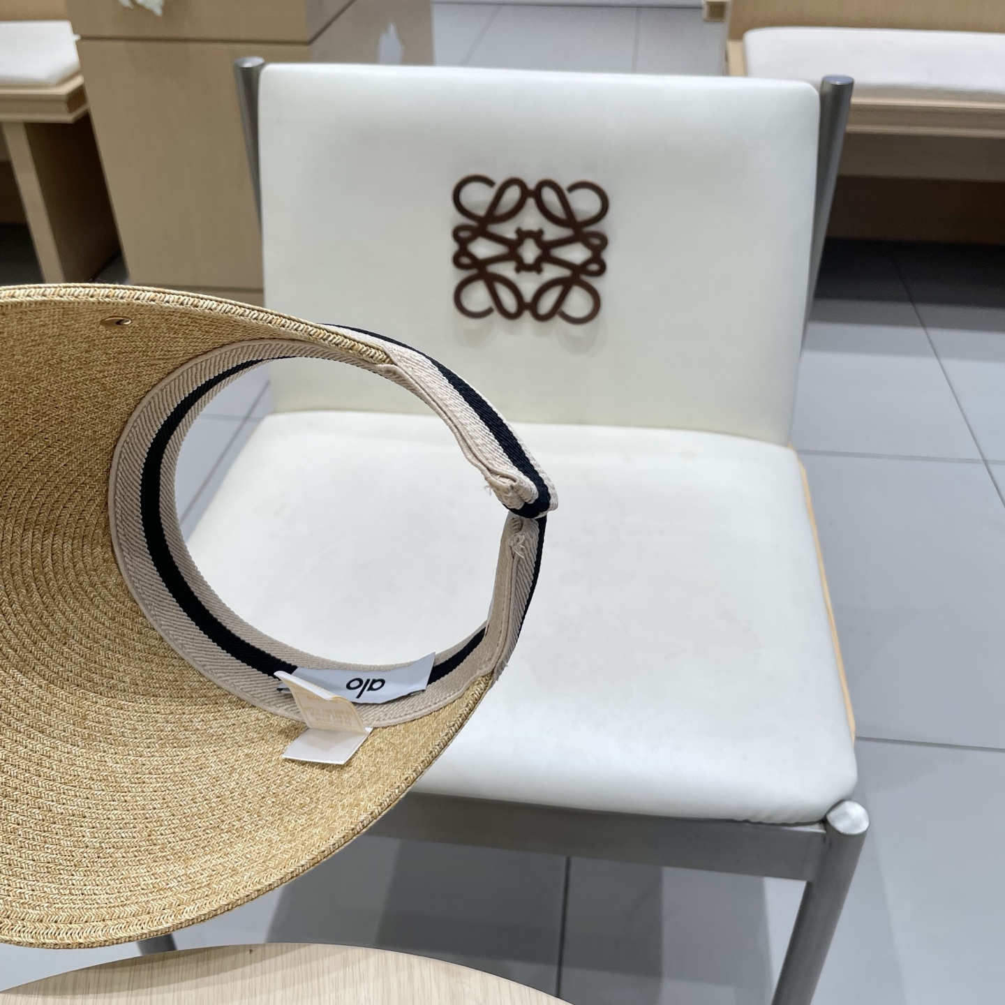  alo～新款空顶帽，小仙女🧚空顶帽
洋气十足出门妥妥哒！
夏日必备单品！