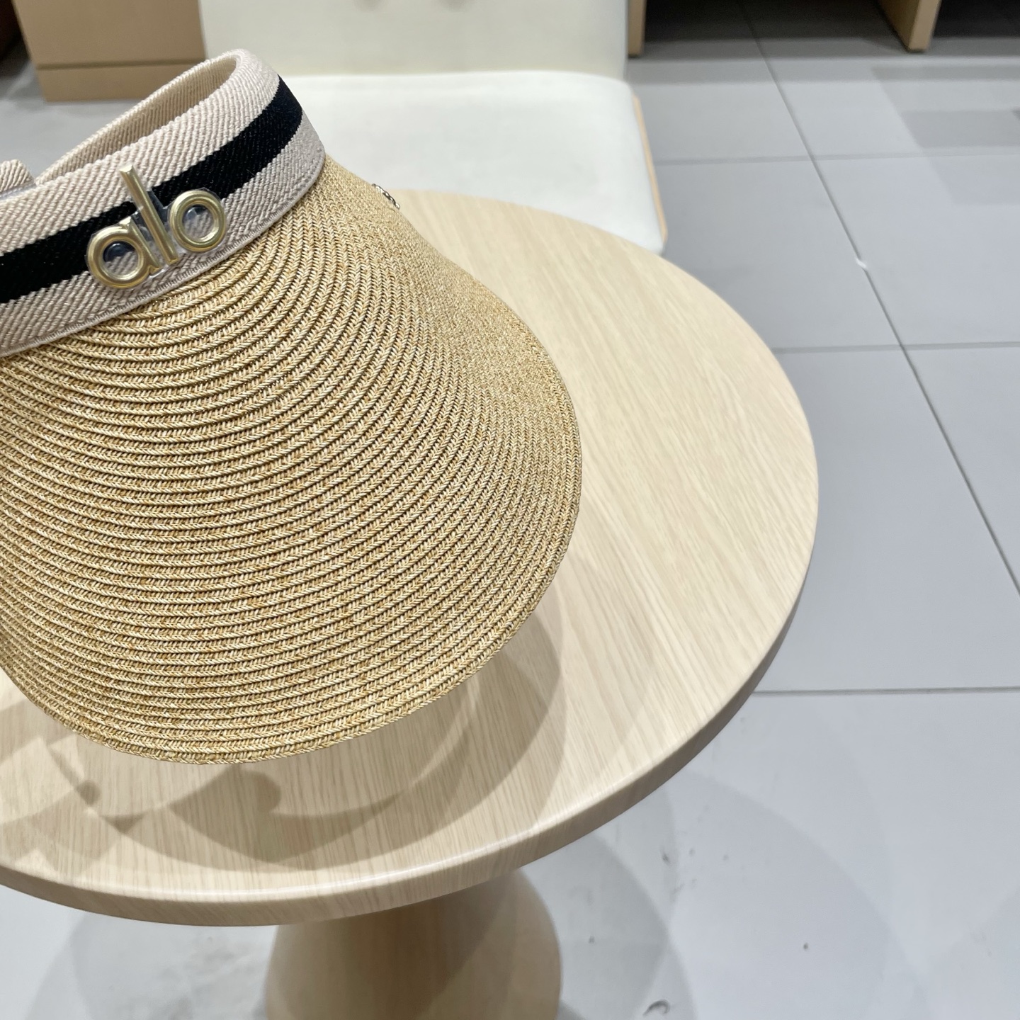  alo～新款空顶帽，小仙女🧚空顶帽
洋气十足出门妥妥哒！
夏日必备单品！