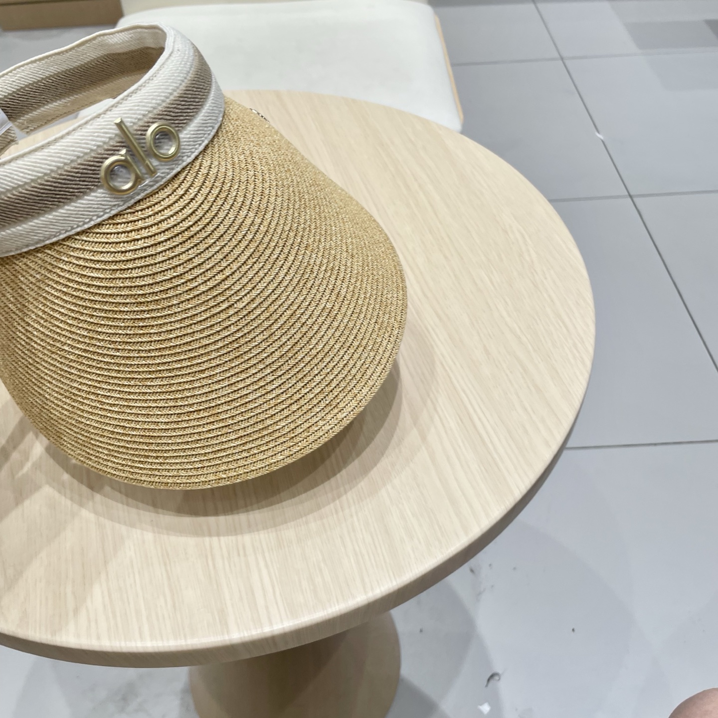  alo～新款空顶帽，小仙女🧚空顶帽
洋气十足出门妥妥哒！
夏日必备单品！