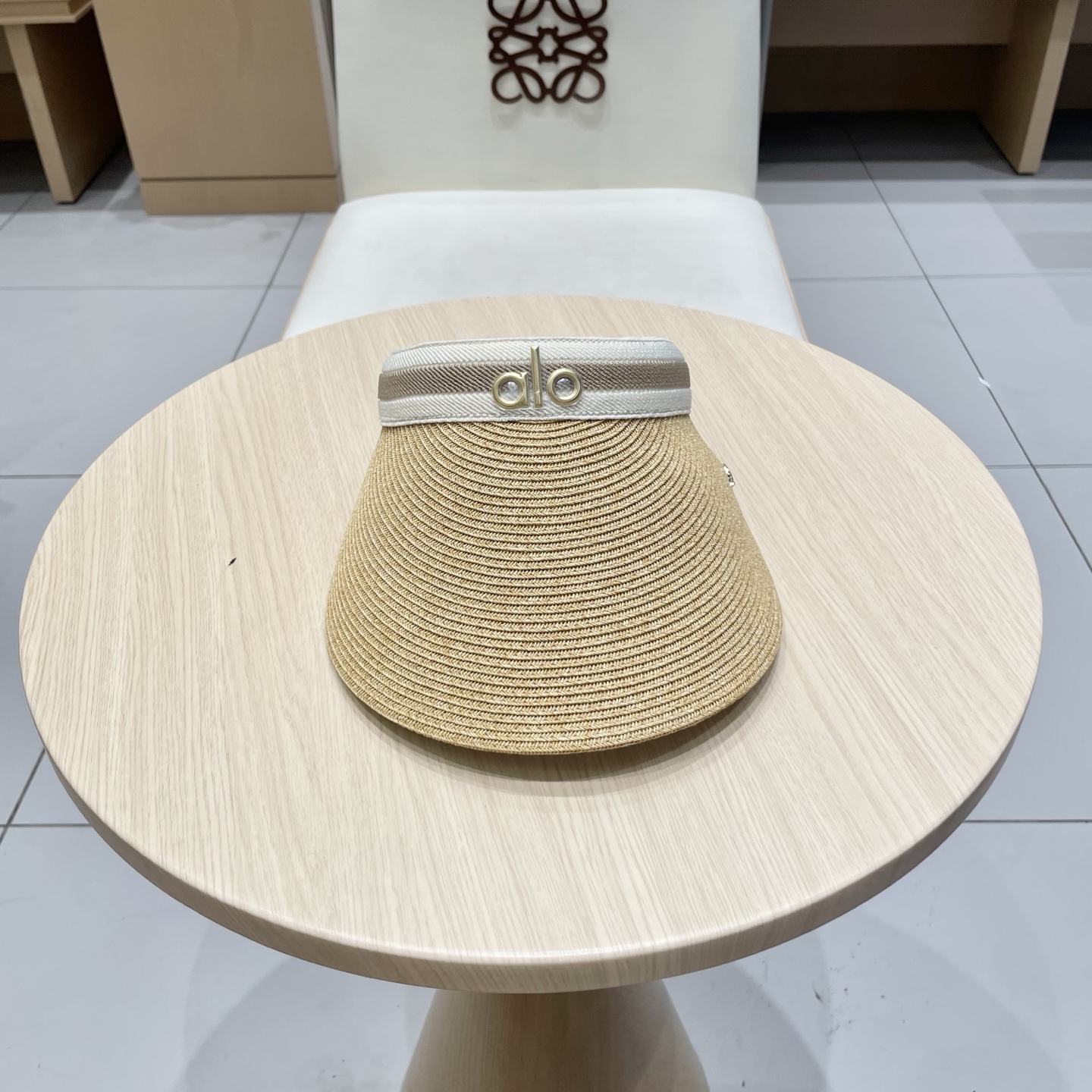  alo～新款空顶帽，小仙女🧚空顶帽
洋气十足出门妥妥哒！
夏日必备单品！