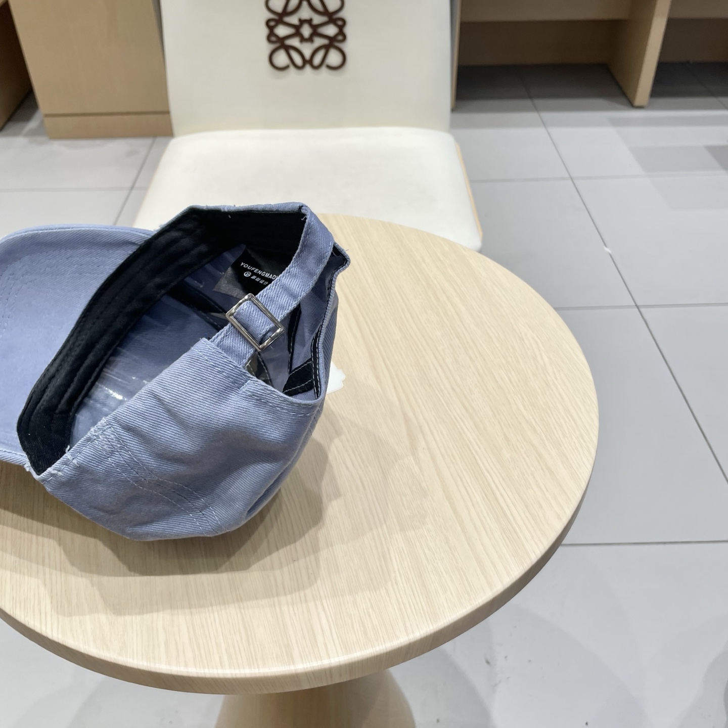  BALENCIAGA巴黎世家新款刺绣logo棒球帽，很酷的色系，男女佩戴都有不同style，第一批抢先