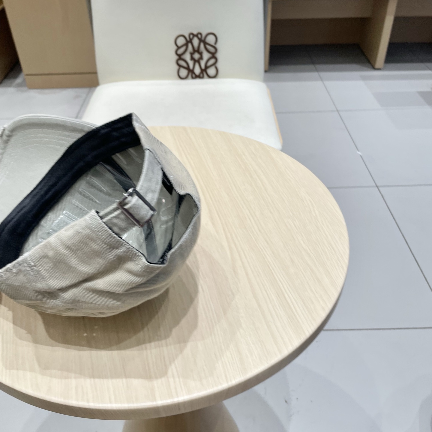  BALENCIAGA巴黎世家新款刺绣logo棒球帽，很酷的色系，男女佩戴都有不同style，第一批抢先