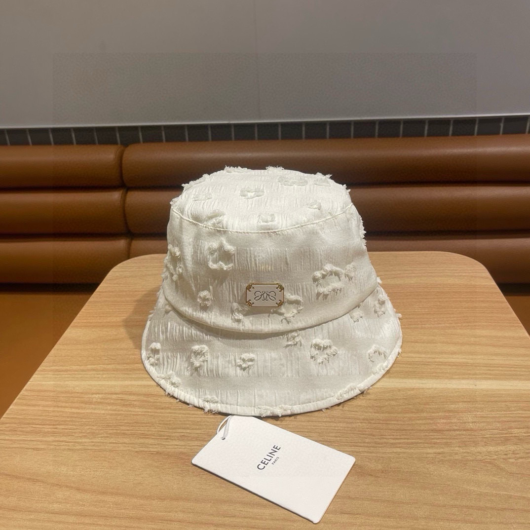  👒罗意威👒LOEWE 新款设计渔夫帽🧢质感超好，外部线条定位标准，做工精细，简约大气低价走