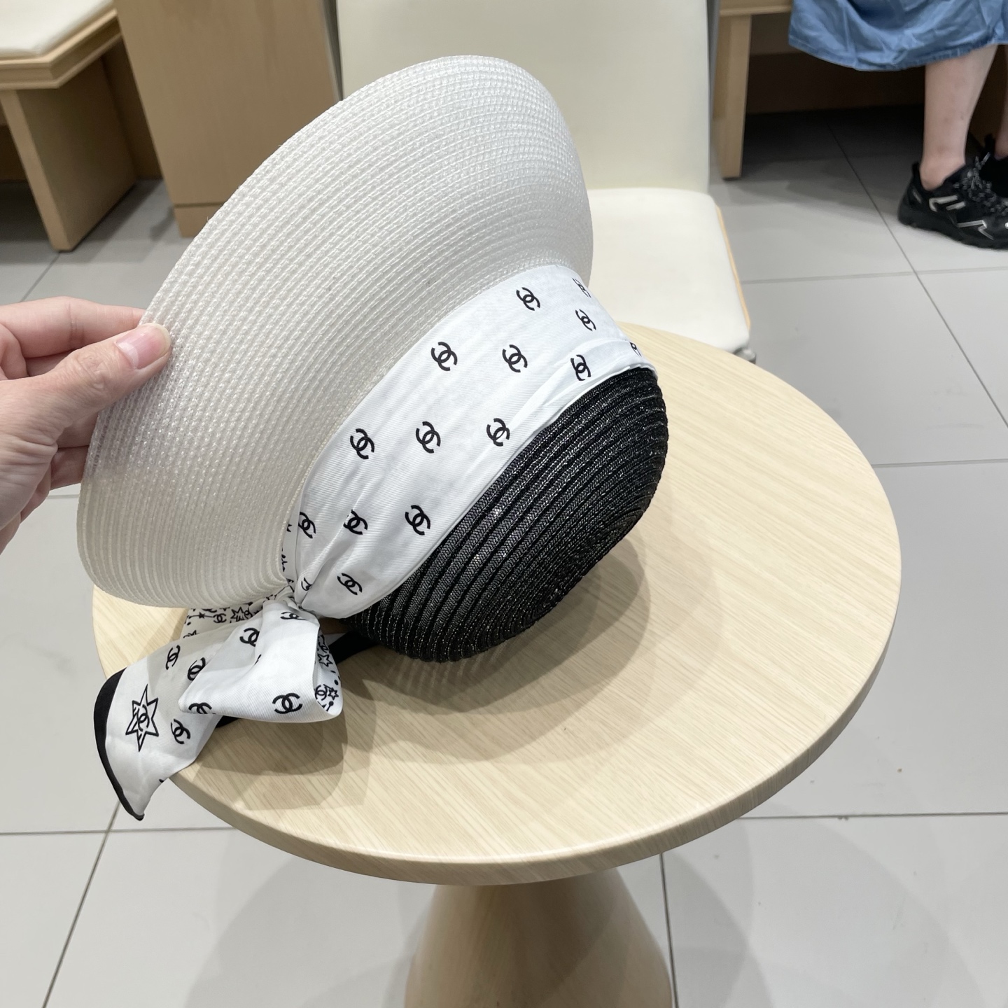 Chanel香奈儿新款草帽，搭配真丝飘带，仙女出游必备，头围57cm