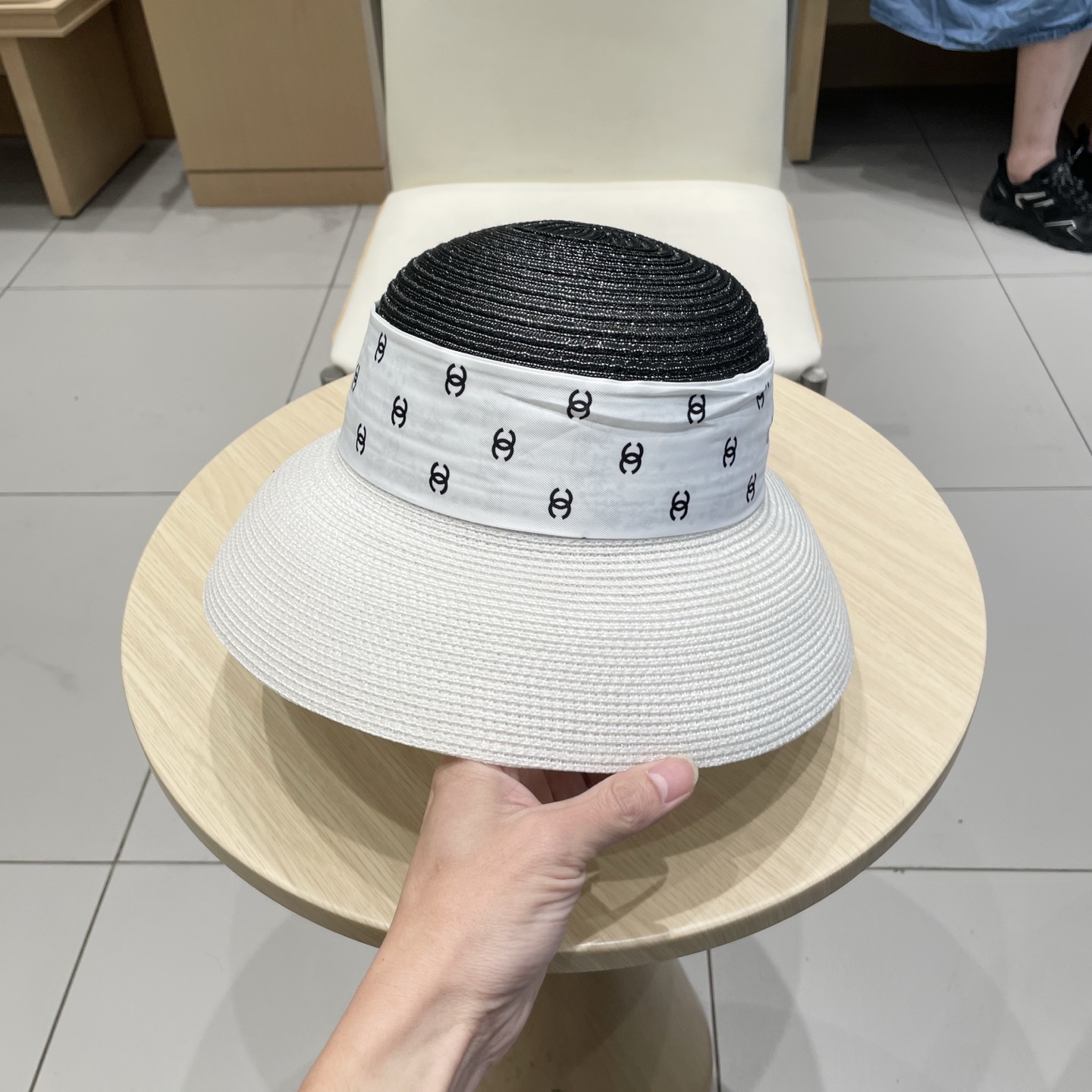 Chanel香奈儿新款草帽，搭配真丝飘带，仙女出游必备，头围57cm