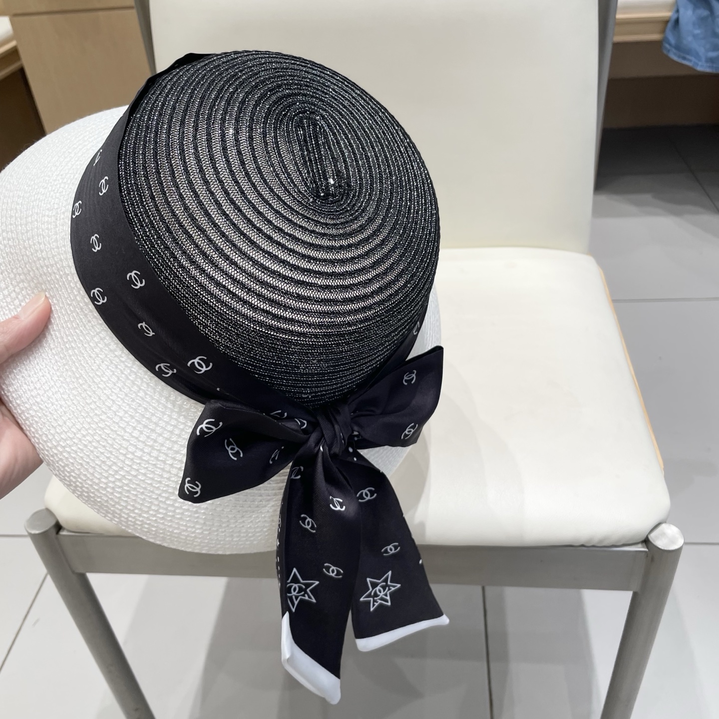 Chanel香奈儿新款草帽，搭配真丝飘带，仙女出游必备，头围57cm