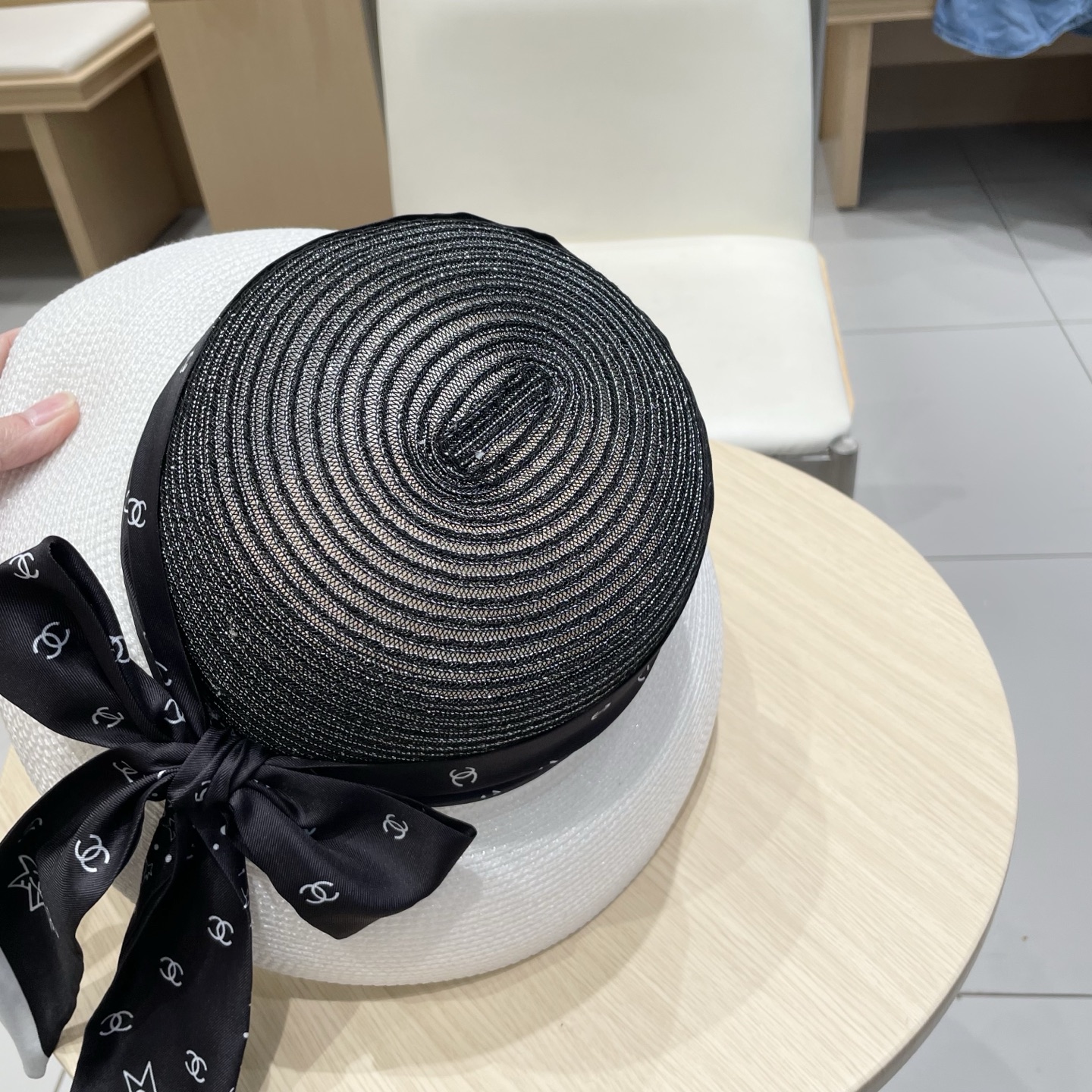 Chanel香奈儿新款草帽，搭配真丝飘带，仙女出游必备，头围57cm