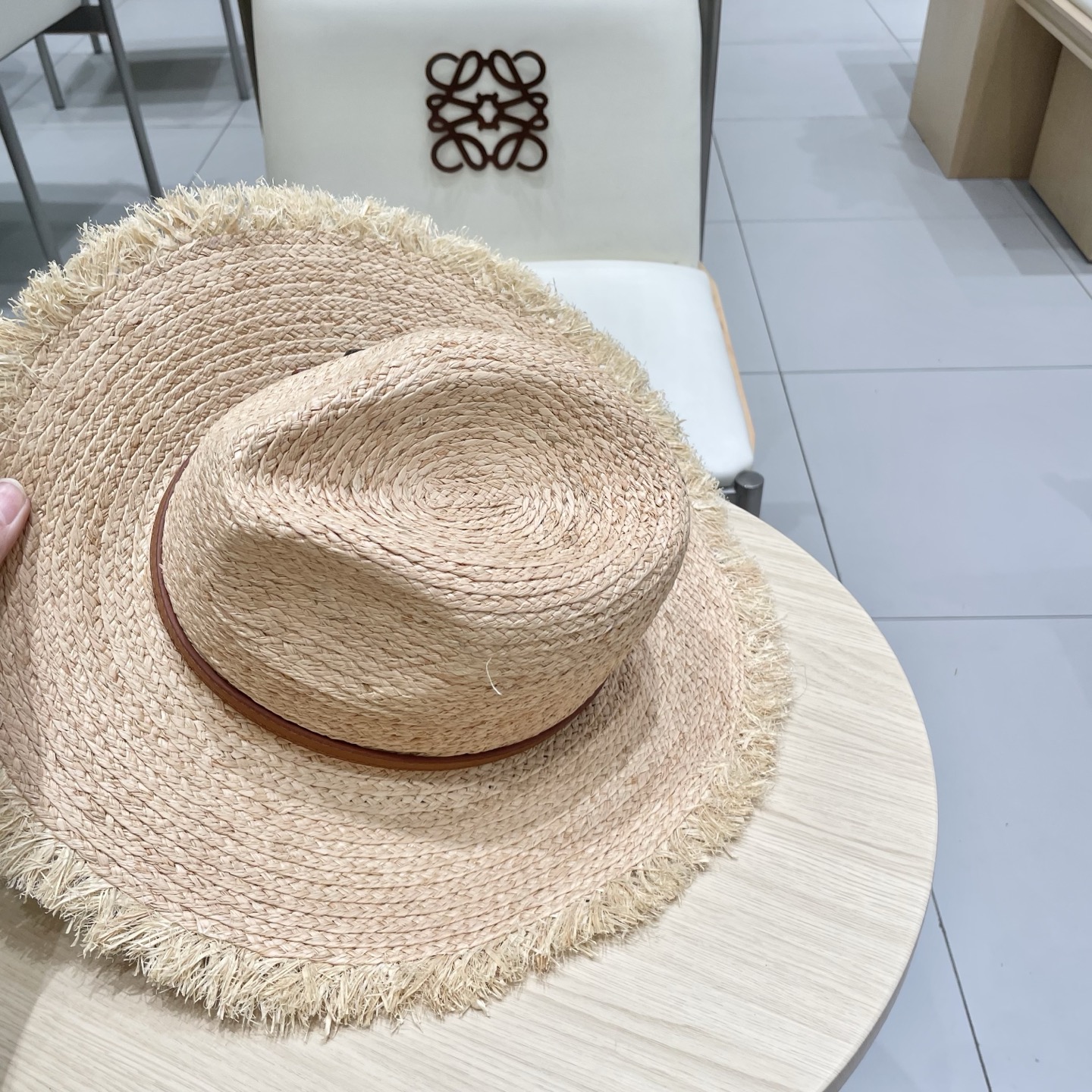  Prada普拉达拉菲草帽，礼帽，佩戴防风绳 轻盈百搭，头围57cm