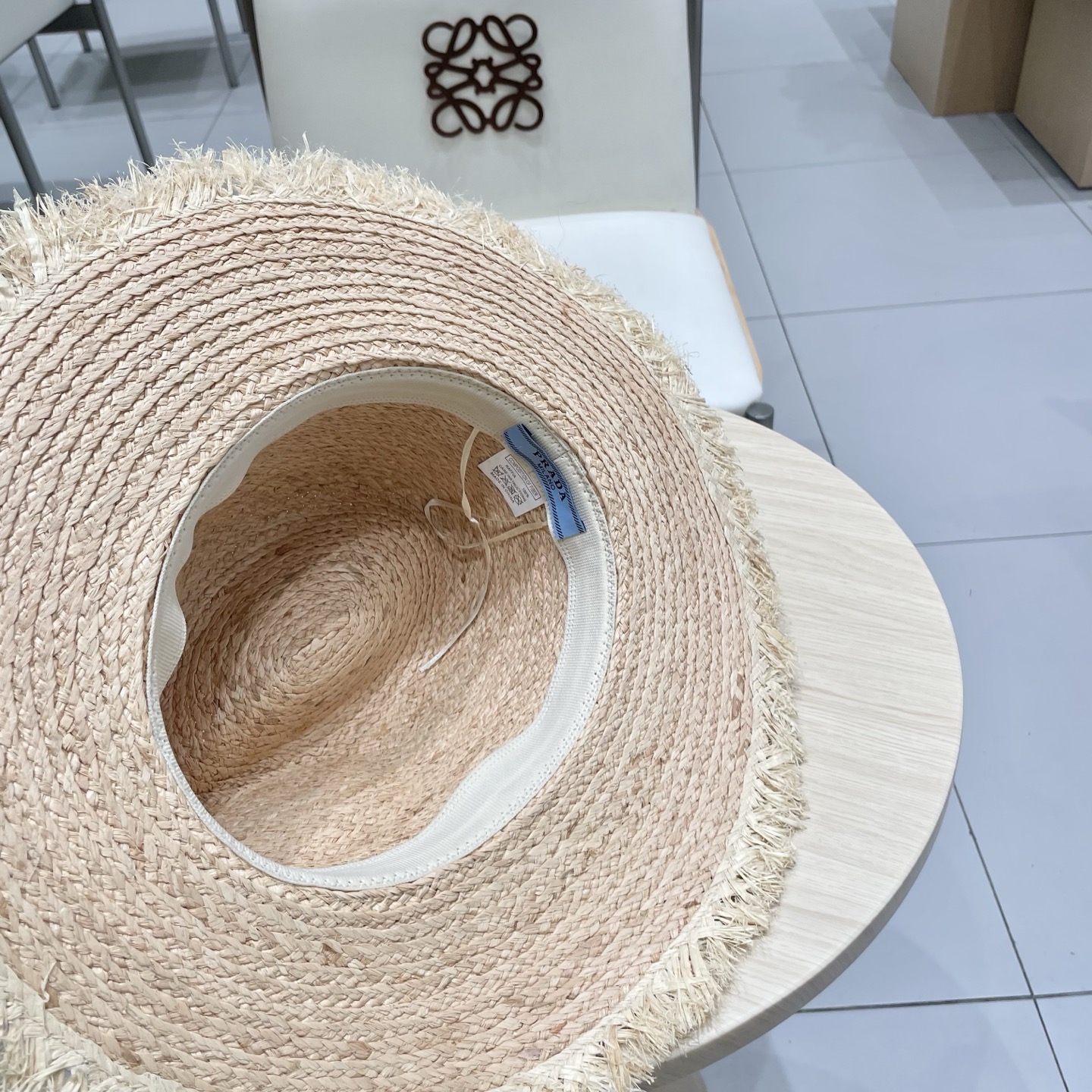  Prada普拉达拉菲草帽，礼帽，佩戴防风绳 轻盈百搭，头围57cm