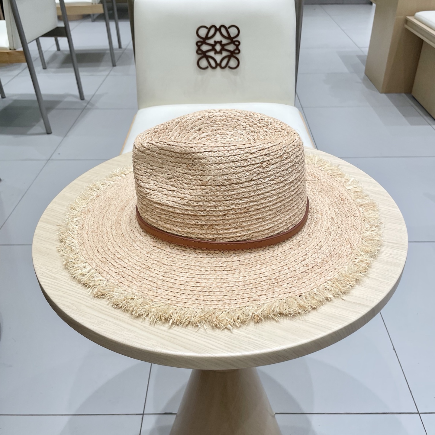  Prada普拉达拉菲草帽，礼帽，佩戴防风绳 轻盈百搭，头围57cm