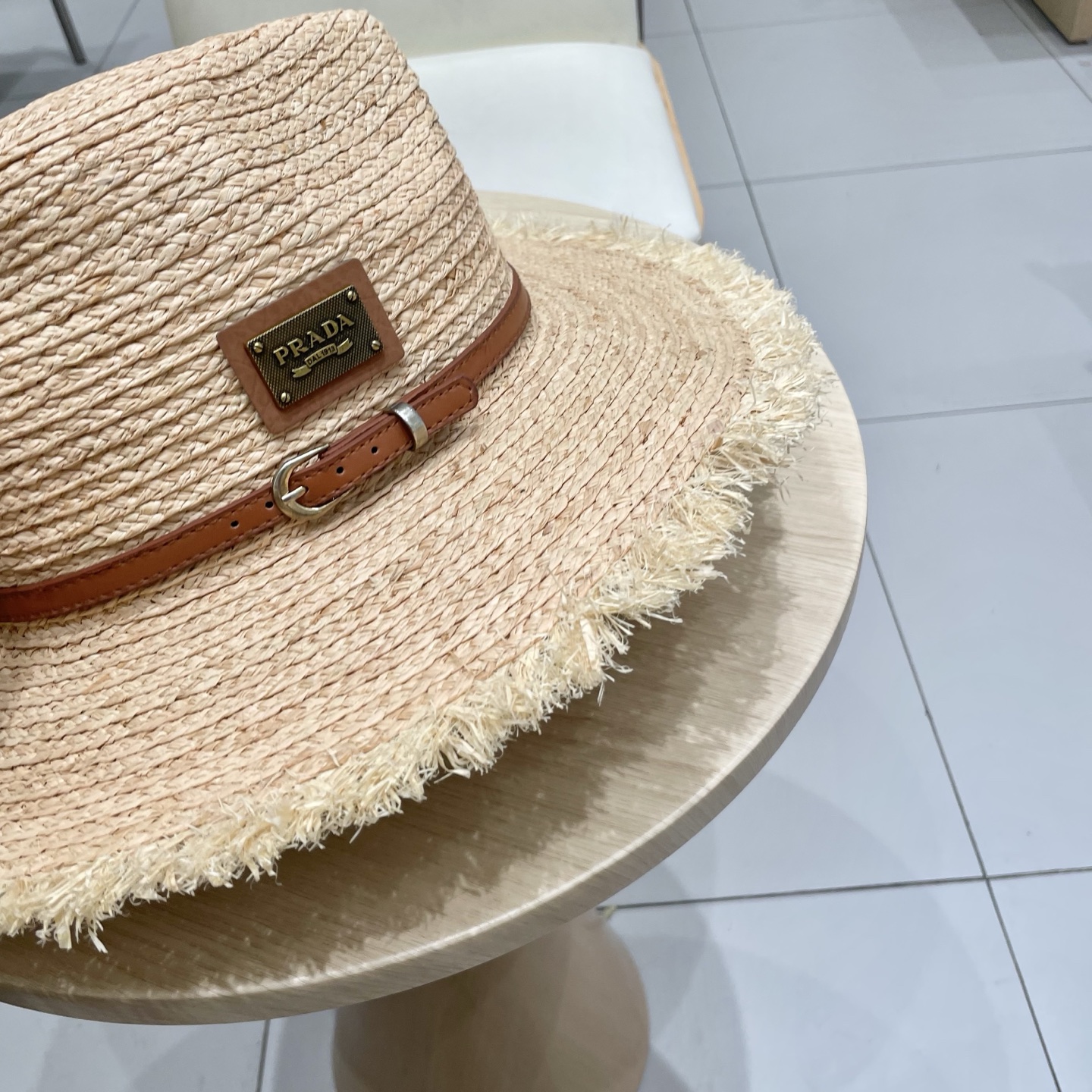  Prada普拉达拉菲草帽，礼帽，佩戴防风绳 轻盈百搭，头围57cm