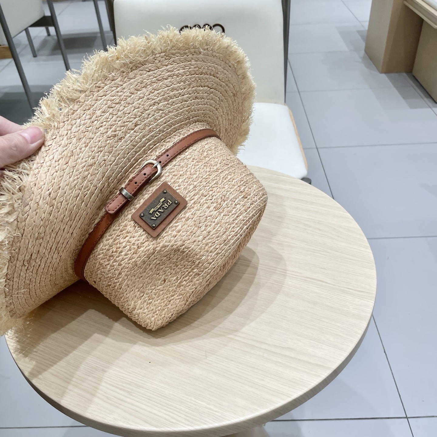  Prada普拉达拉菲草帽，礼帽，佩戴防风绳 轻盈百搭，头围57cm