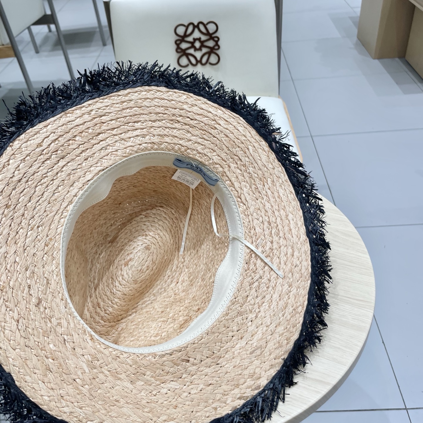  Prada普拉达拉菲草帽，礼帽，佩戴防风绳 轻盈百搭，头围57cm