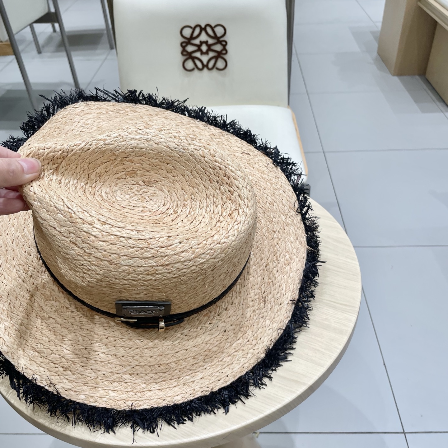  Prada普拉达拉菲草帽，礼帽，佩戴防风绳 轻盈百搭，头围57cm