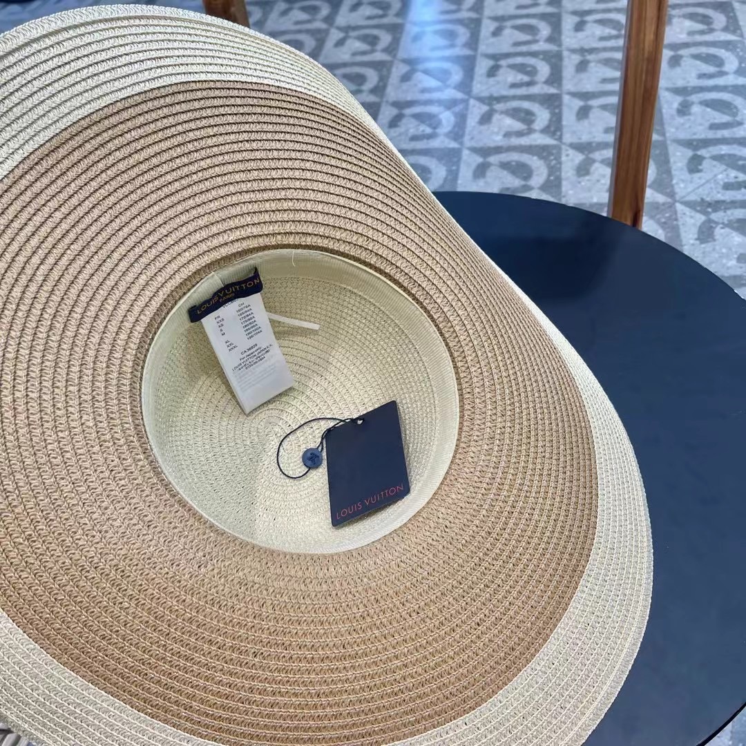  LV 路易威登2025新款草编遮阳大帽檐草帽🤩沙滩风格，简约大方，百搭单品～外出首选，新款帽型超美腻，