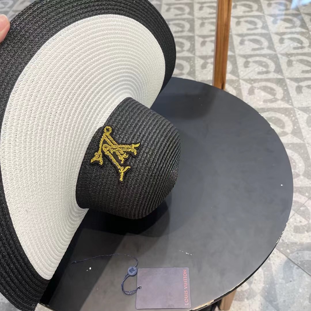  LV 路易威登2025新款草编遮阳大帽檐草帽🤩沙滩风格，简约大方，百搭单品～外出首选，新款帽型超美腻，