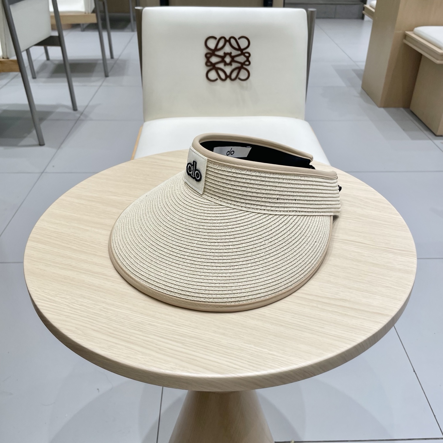  alo～新款空顶帽，小仙女🧚空顶帽
洋气十足出门妥妥哒！
夏日必备单品！