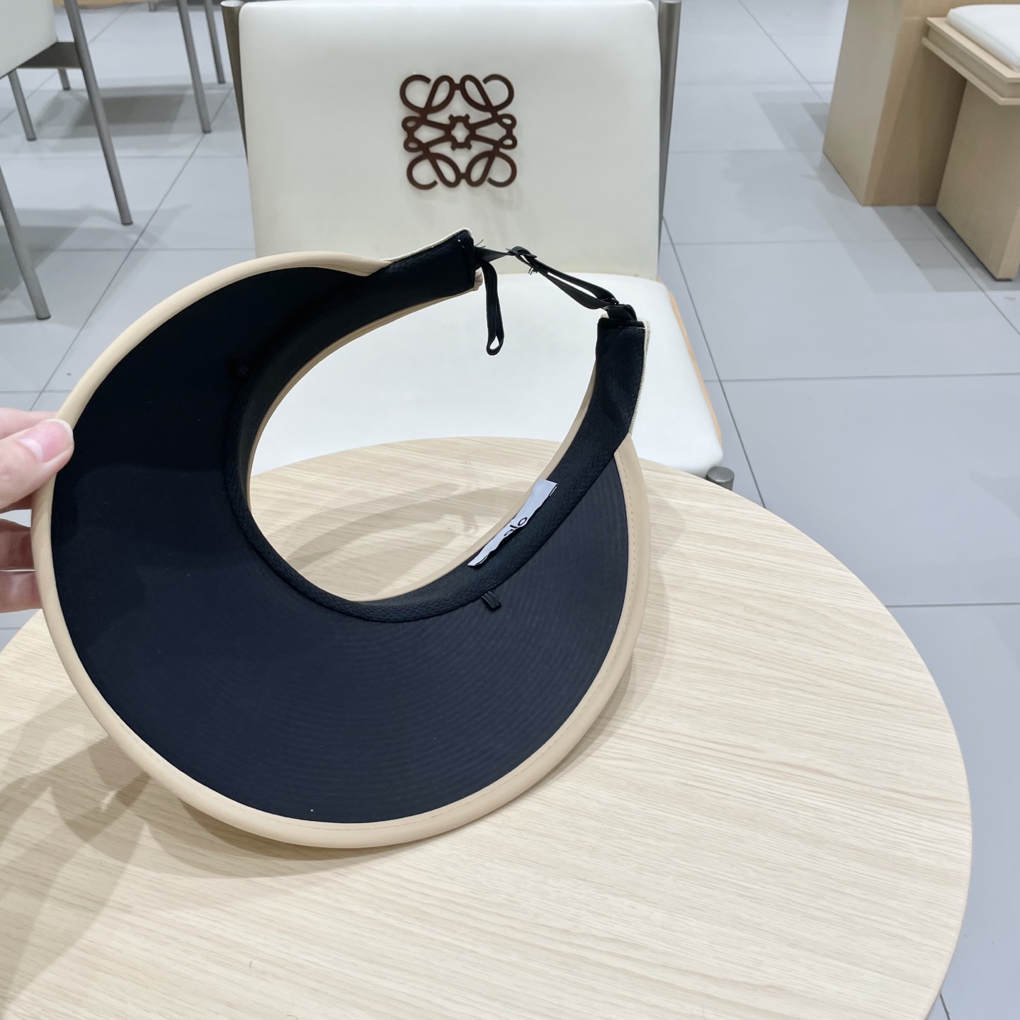  alo～新款空顶帽，小仙女🧚空顶帽
洋气十足出门妥妥哒！
夏日必备单品！