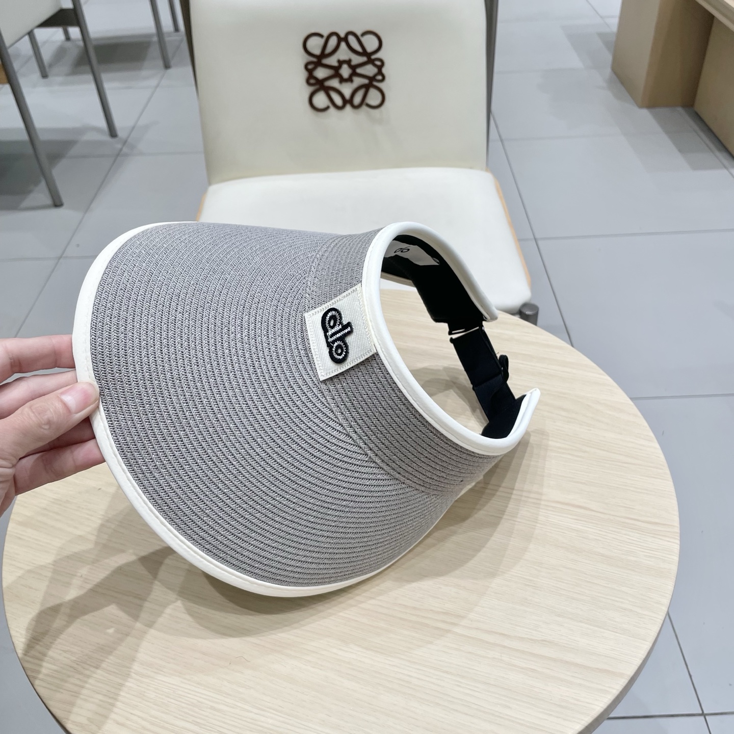  alo～新款空顶帽，小仙女🧚空顶帽
洋气十足出门妥妥哒！
夏日必备单品！