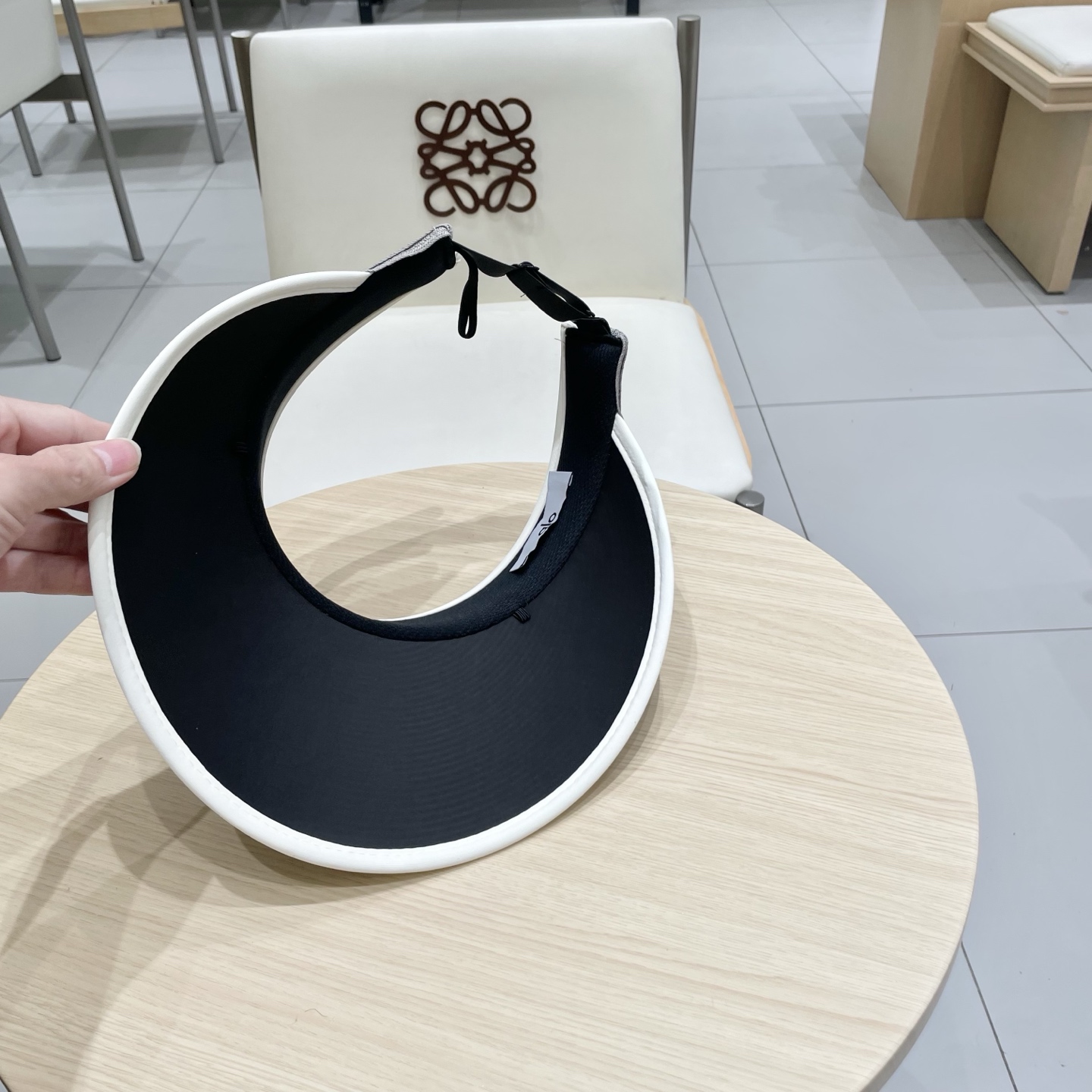  alo～新款空顶帽，小仙女🧚空顶帽
洋气十足出门妥妥哒！
夏日必备单品！