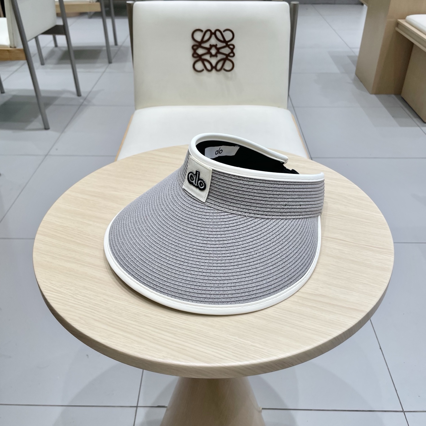  alo～新款空顶帽，小仙女🧚空顶帽
洋气十足出门妥妥哒！
夏日必备单品！