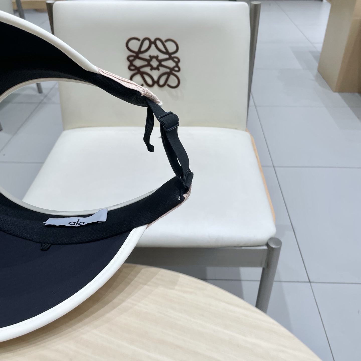  alo～新款空顶帽，小仙女🧚空顶帽
洋气十足出门妥妥哒！
夏日必备单品！