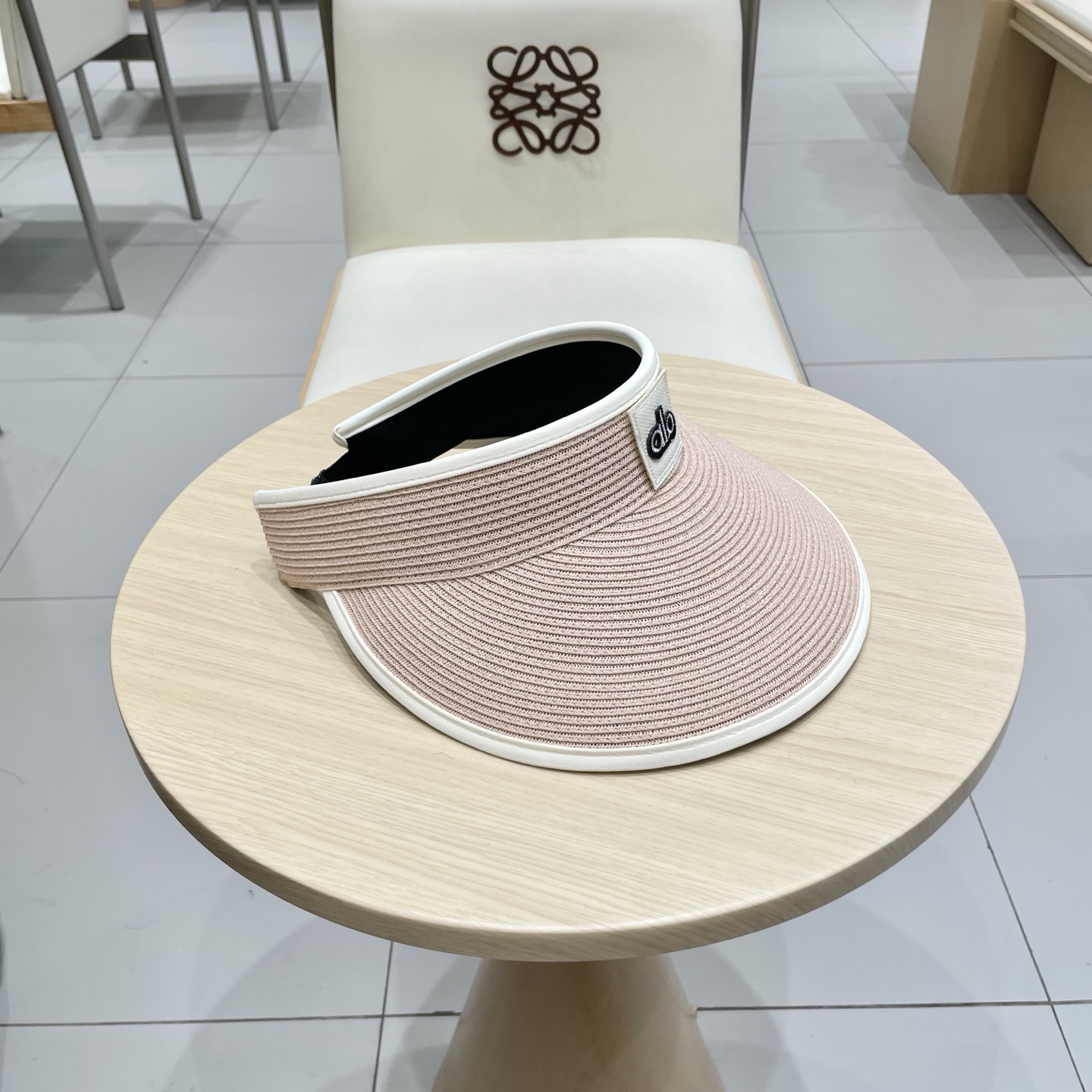  alo～新款空顶帽，小仙女🧚空顶帽
洋气十足出门妥妥哒！
夏日必备单品！