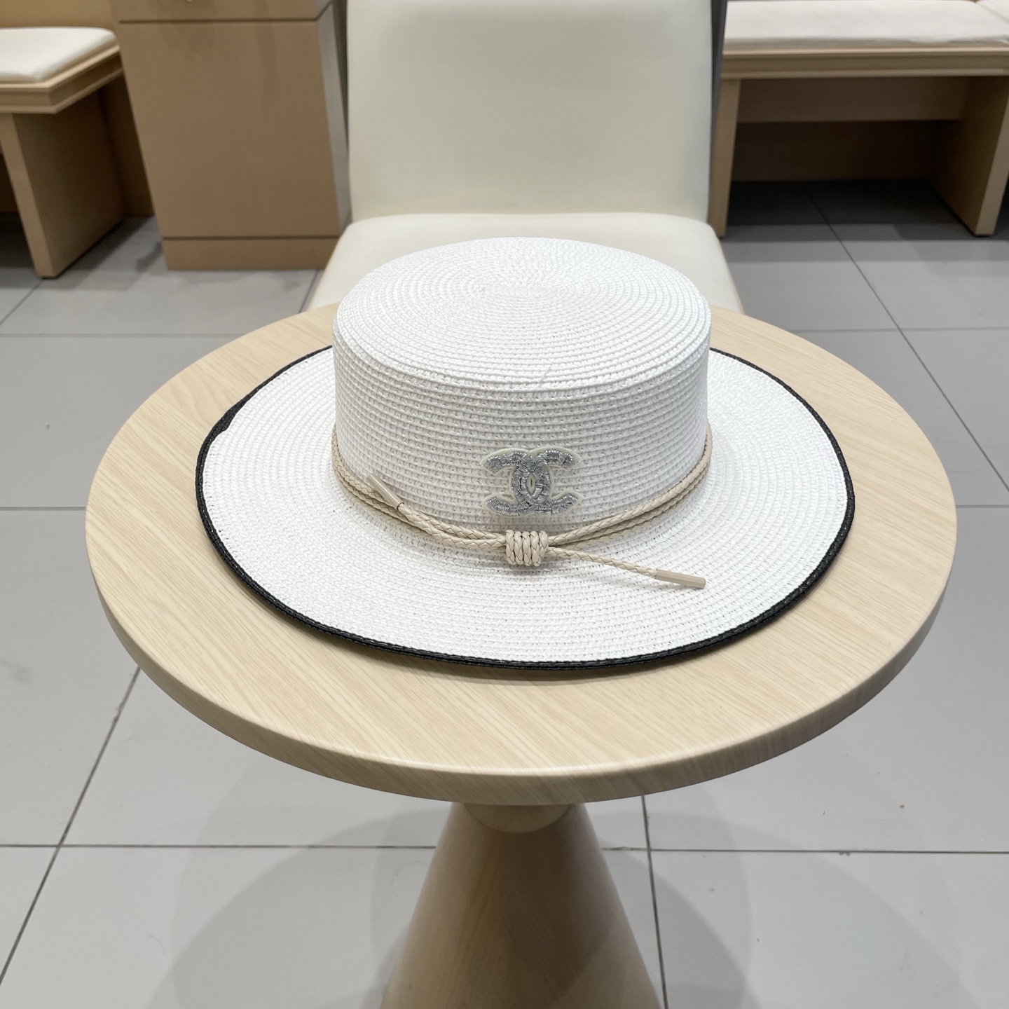NO:228040,Chanel Chanel new straw hat, flat top socialite style sun hat, head circumference 57cm hat, straw hat fisherman hat baseball hat, hat, chanel, chanel, espadrilles, hats19860909Chanel香奈儿新款草帽,平顶名媛风遮阳帽,头围57cm帽子草帽渔夫帽棒球帽,帽子,chanel,chanel,espadrilles,hats,hat