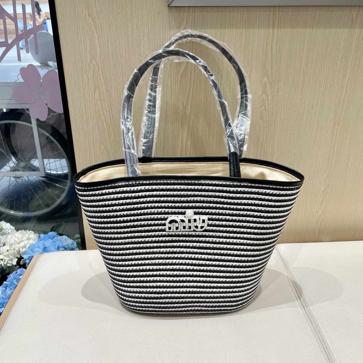 NO:228169,Miumiu 2025 new commuter tote bag braided bag single shoulder women's bag summer high-end fashion size top width 40X bottom width 23X 30cm hat straw hat fisherman hat baseball hat, hat, miumiu, espadrilles, totes, hats19860909缪缪miumiu2025新款通勤托特包包编织包单肩女包夏季高级感时尚尺寸上宽40X 下宽23X 30cm帽子草帽渔夫帽棒球帽,帽子,miumiu,espadrilles,totes,hats,hat