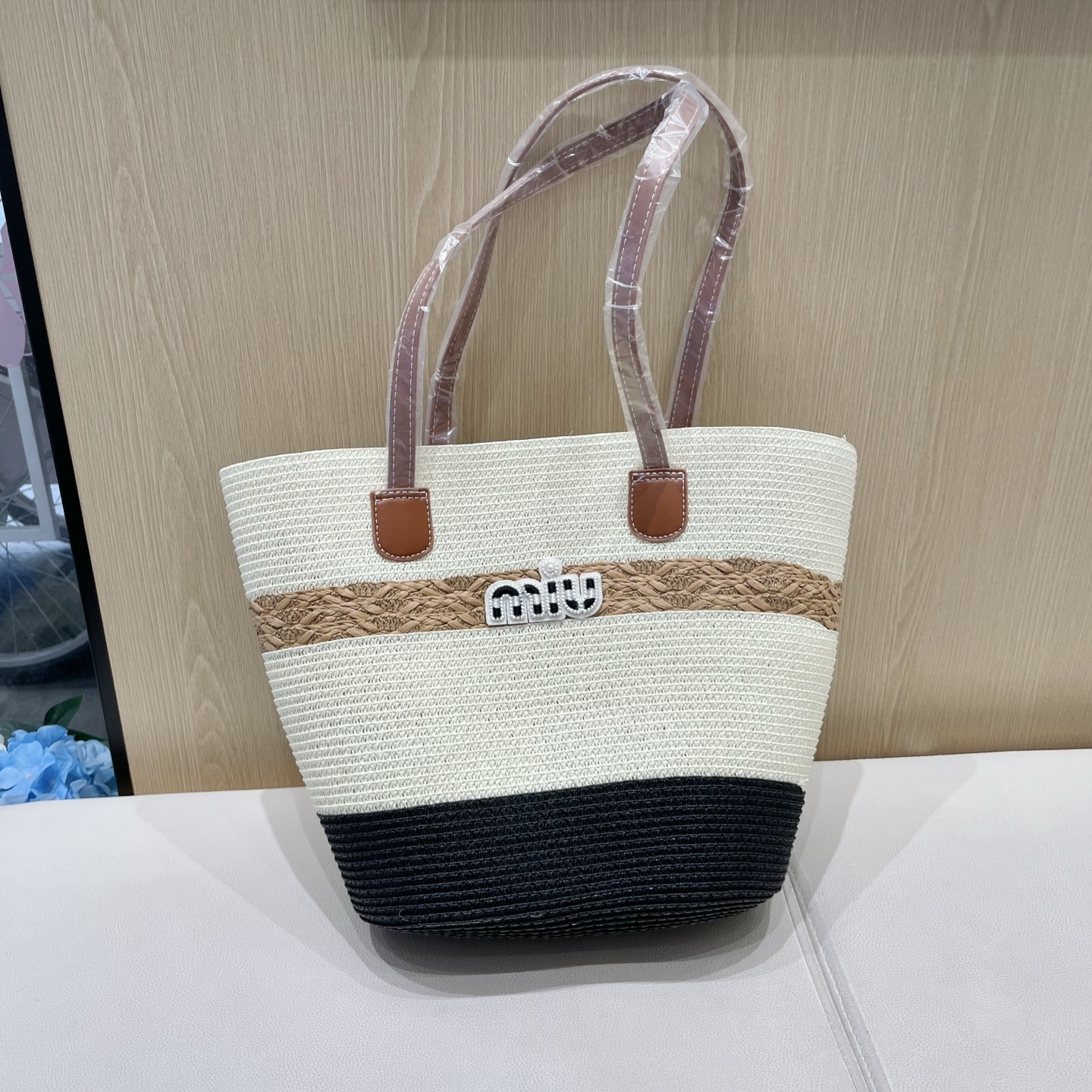NO:228175,Miumiu beach vacation wind high capacity straw woven bag women 2025 new summer versatile hand-woven bag hat straw hat fisherman hat baseball hat, hat, miumiu, espadrilles, espadrilles, hats19860909缪缪miumiu海边度假风大容量草编包包女2025新款夏季百搭手工编织包帽子草帽渔夫帽棒球帽,帽子,miumiu,espadrilles,espadrilles,hats,hat