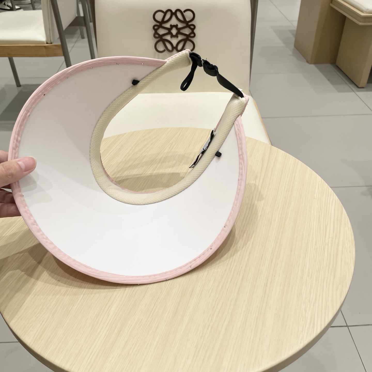 alo新款空顶帽
定制超薄纯棉面料，简约时尚更透气，最新版的大全套辅料，
现货秒发