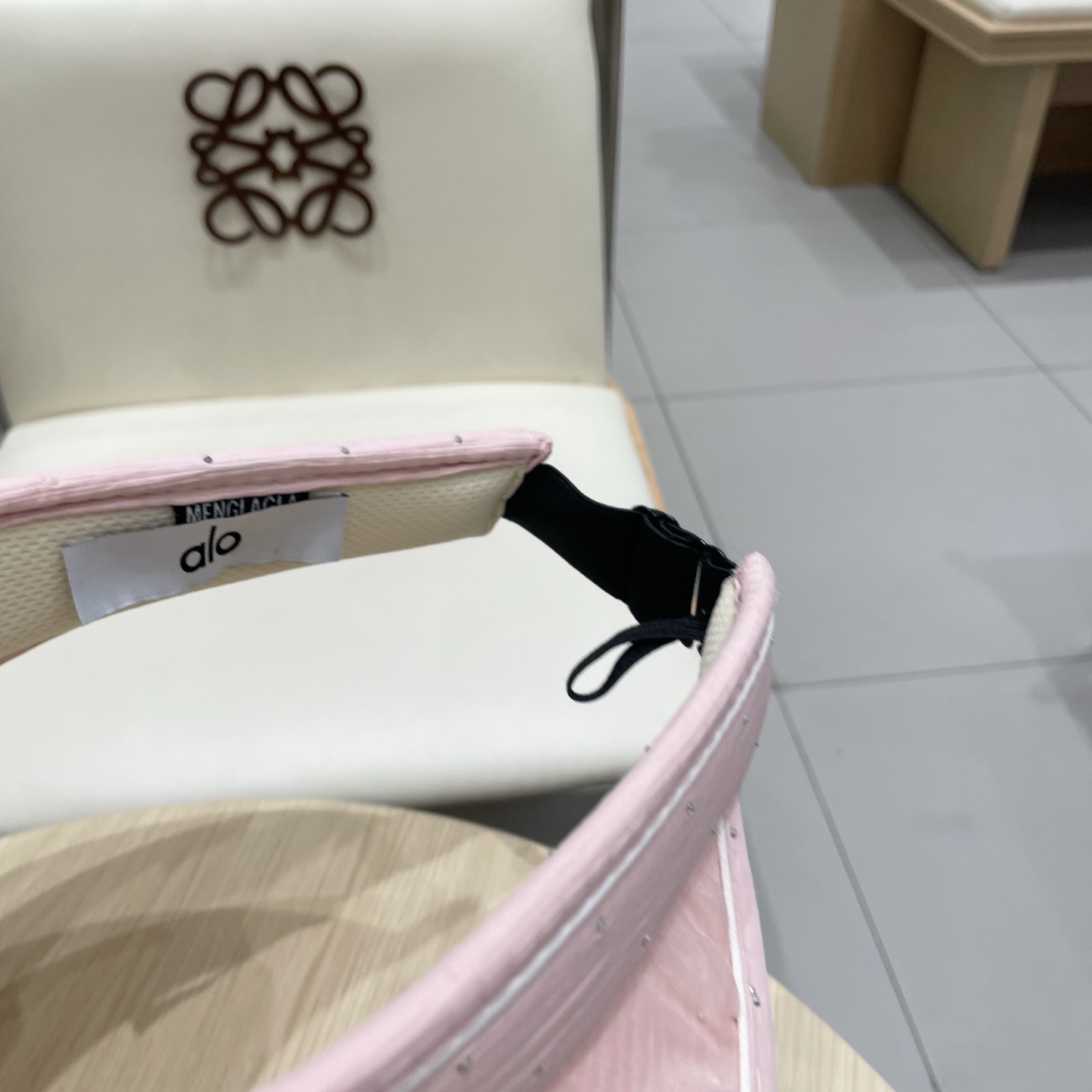 alo新款空顶帽
定制超薄纯棉面料，简约时尚更透气，最新版的大全套辅料，
现货秒发