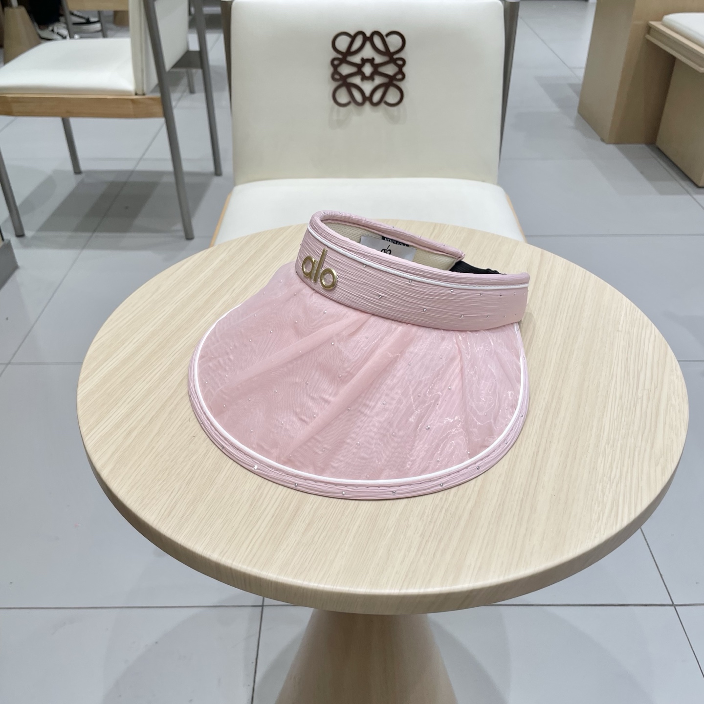 alo新款空顶帽
定制超薄纯棉面料，简约时尚更透气，最新版的大全套辅料，
现货秒发