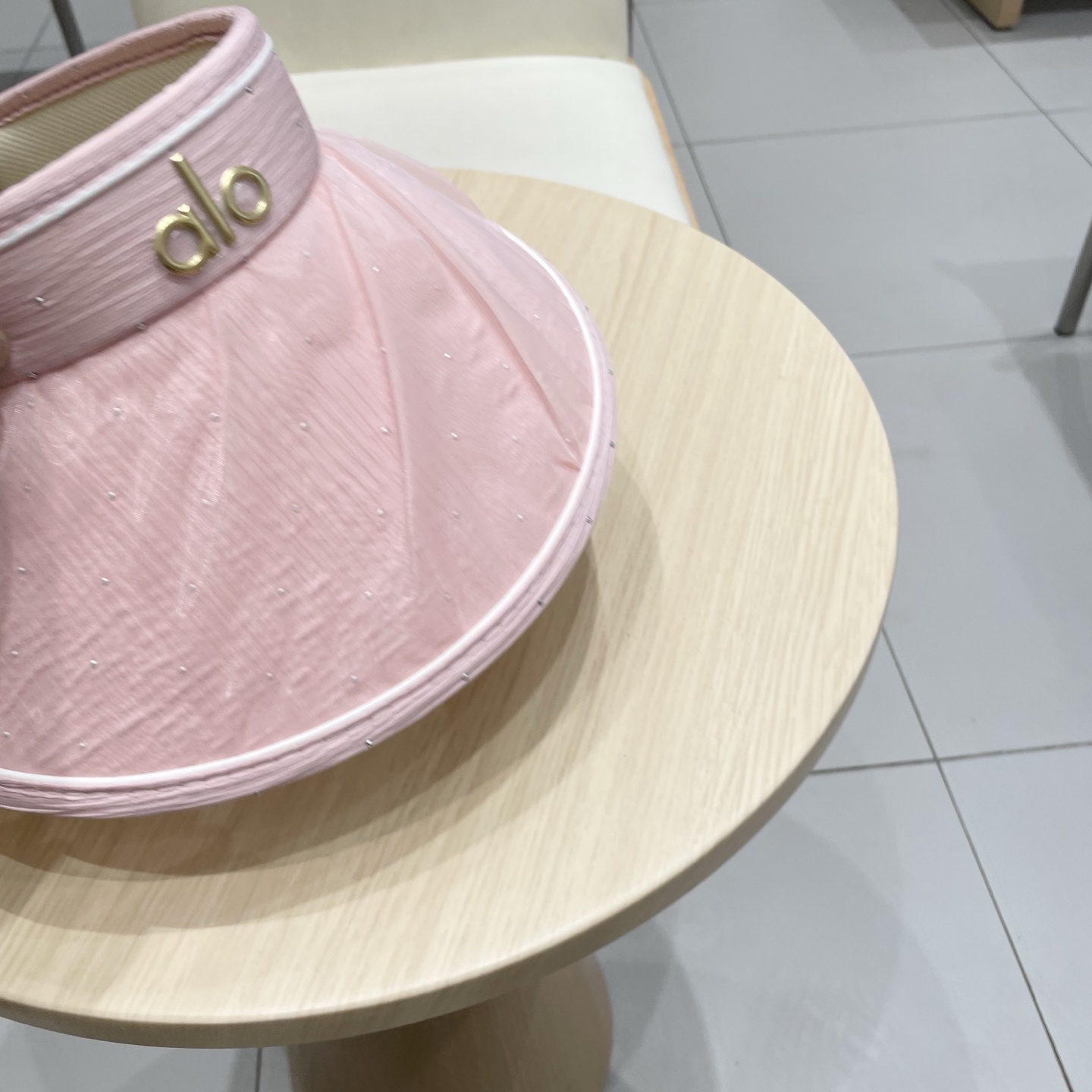 alo新款空顶帽
定制超薄纯棉面料，简约时尚更透气，最新版的大全套辅料，
现货秒发