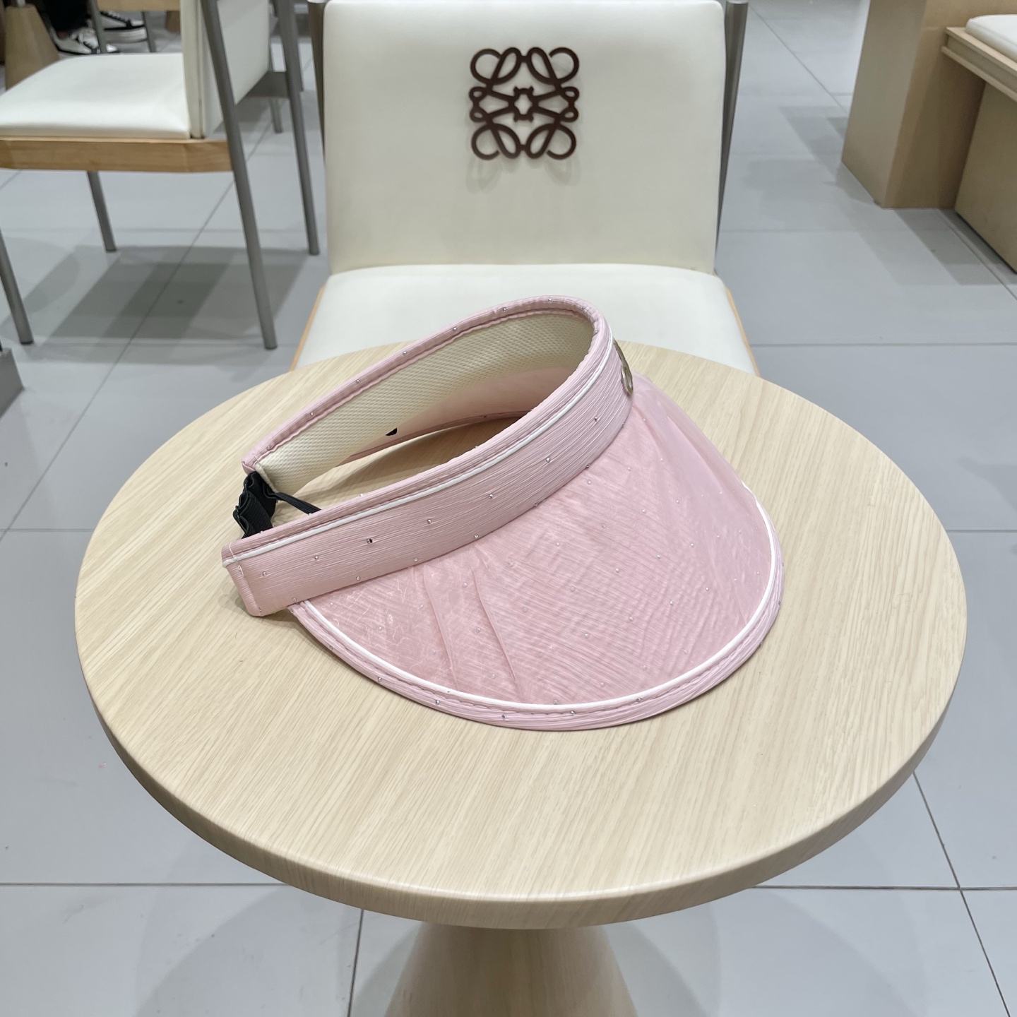 alo新款空顶帽
定制超薄纯棉面料，简约时尚更透气，最新版的大全套辅料，
现货秒发